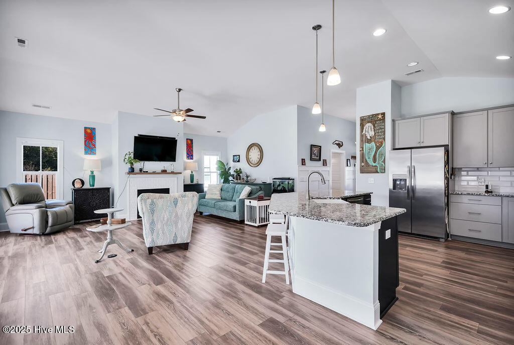 100535905 | Photo 18