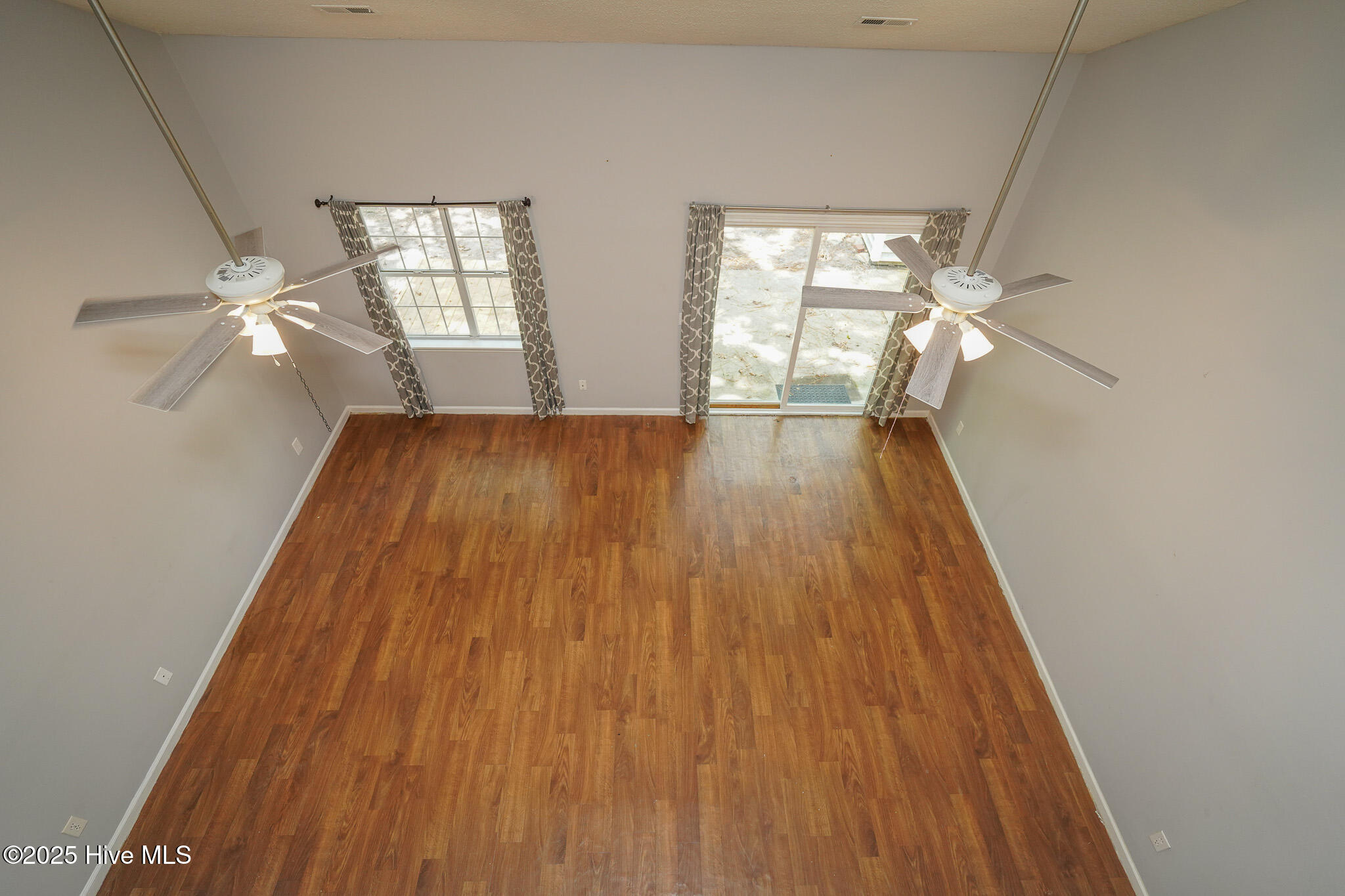 100521141 | Photo 15