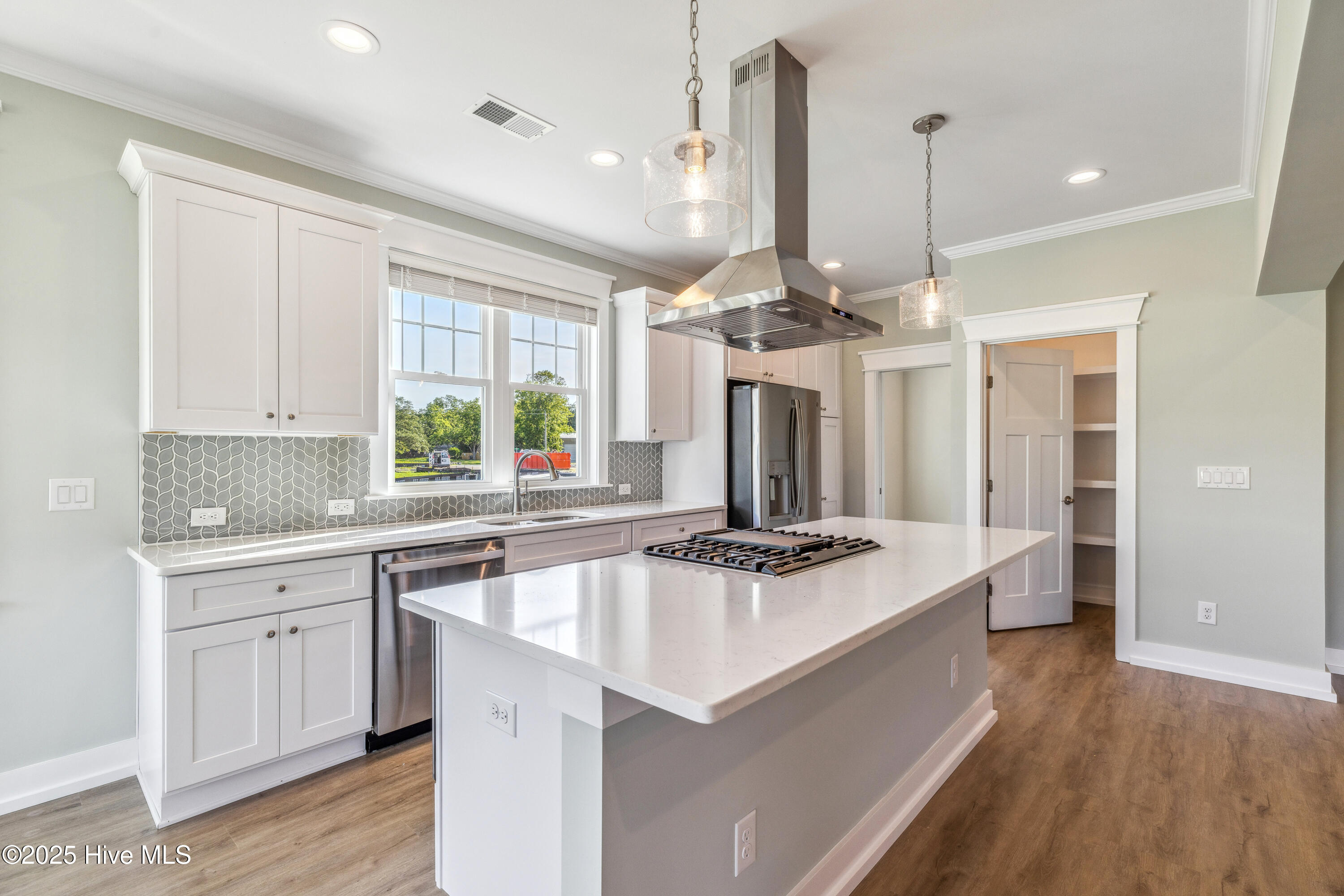 100546665 | Photo 18