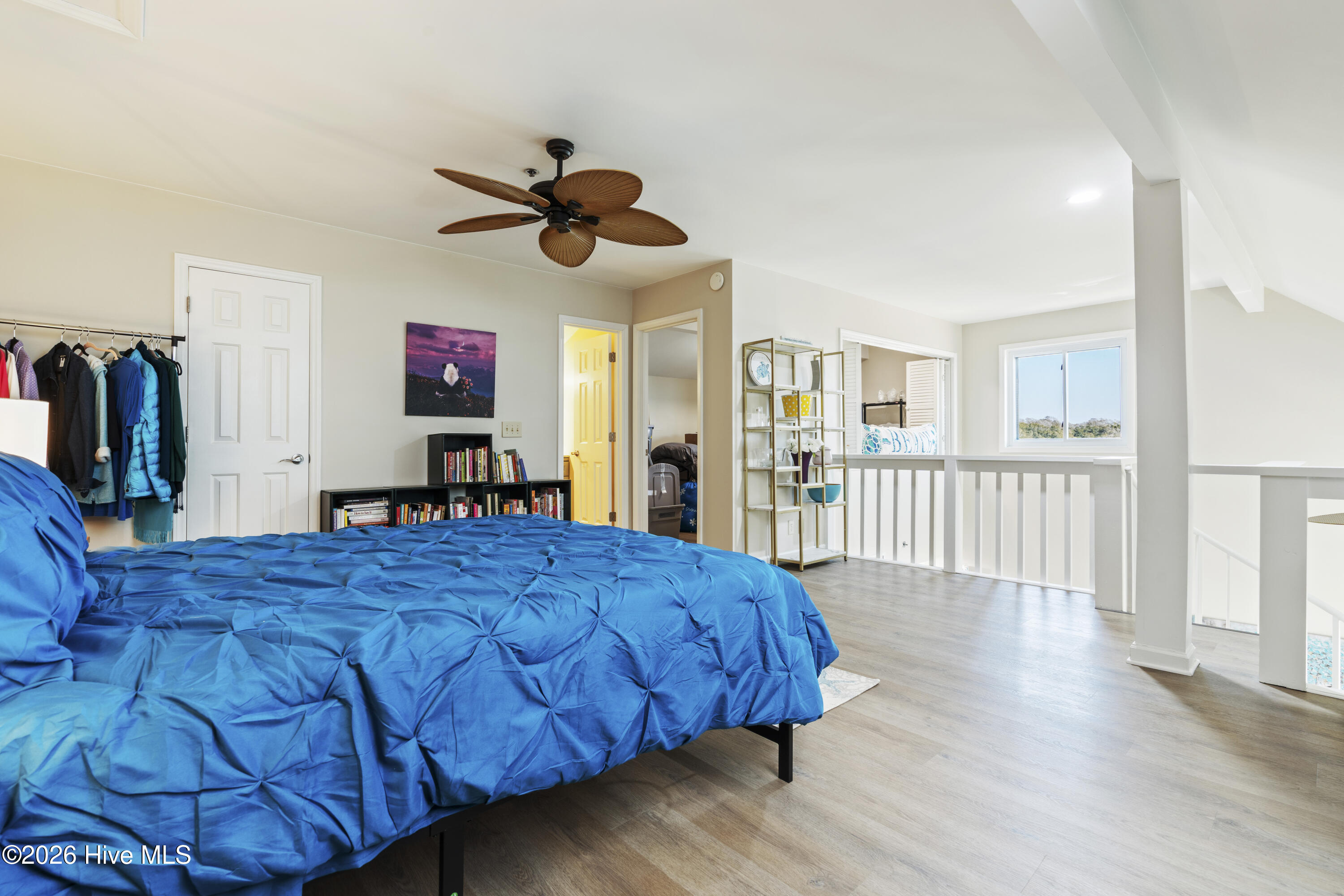 100554820 | Photo 34