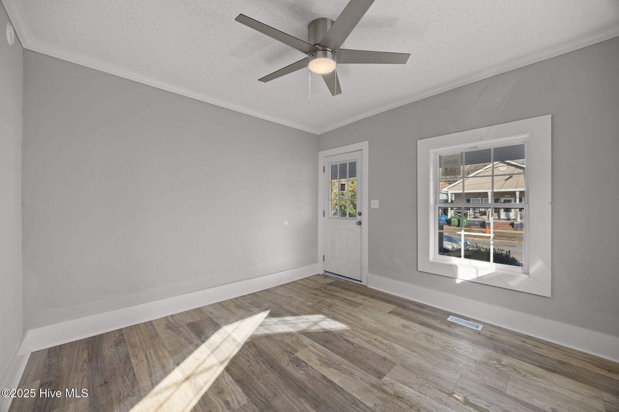 100545676 | Photo 16