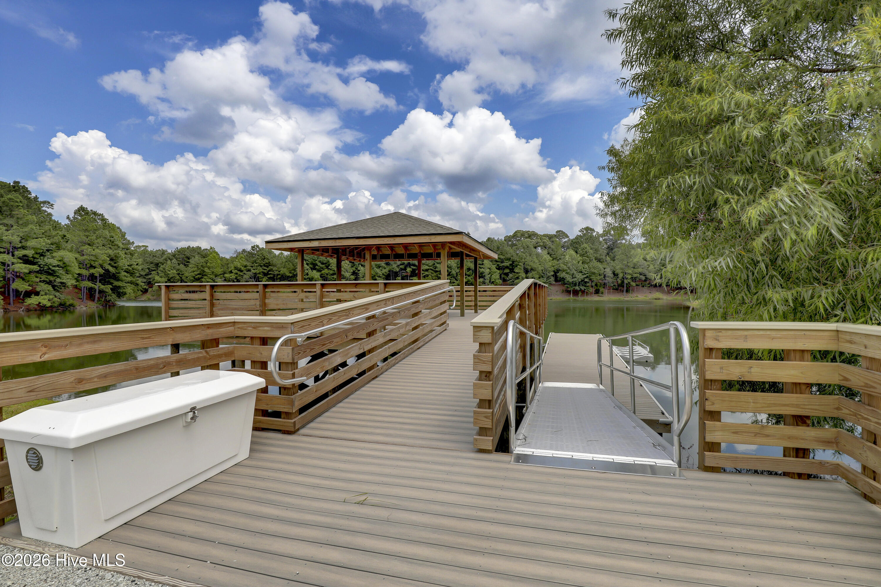 100548611 | Photo 41