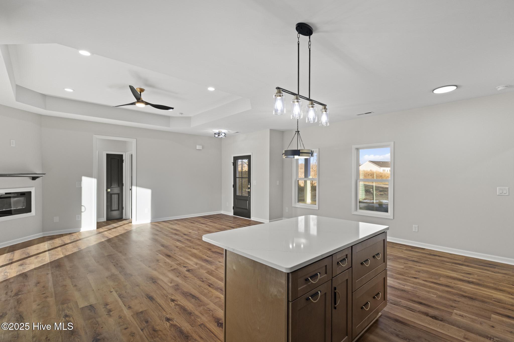 100557317 | Photo 14