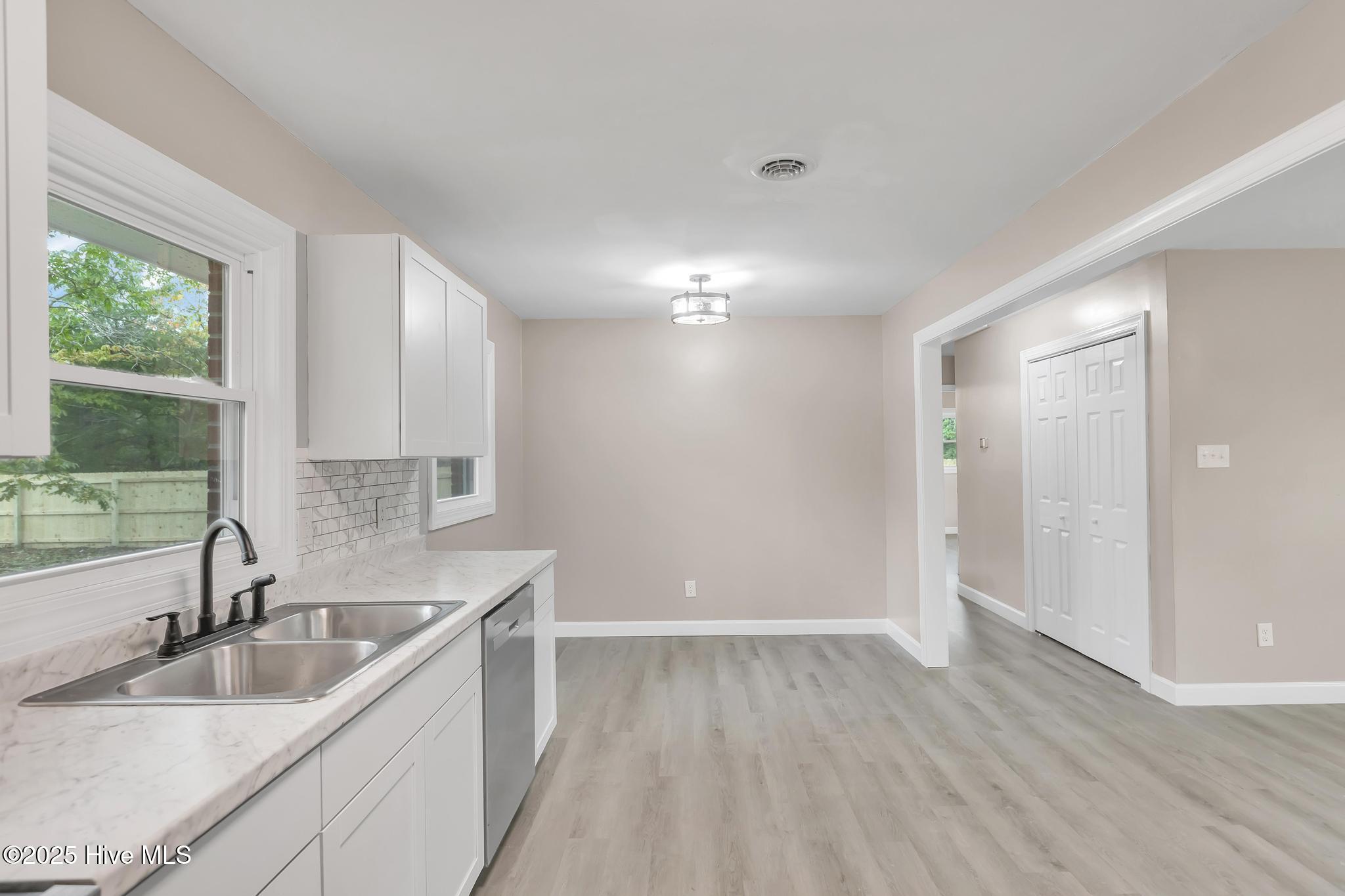 100535695 | Photo 12