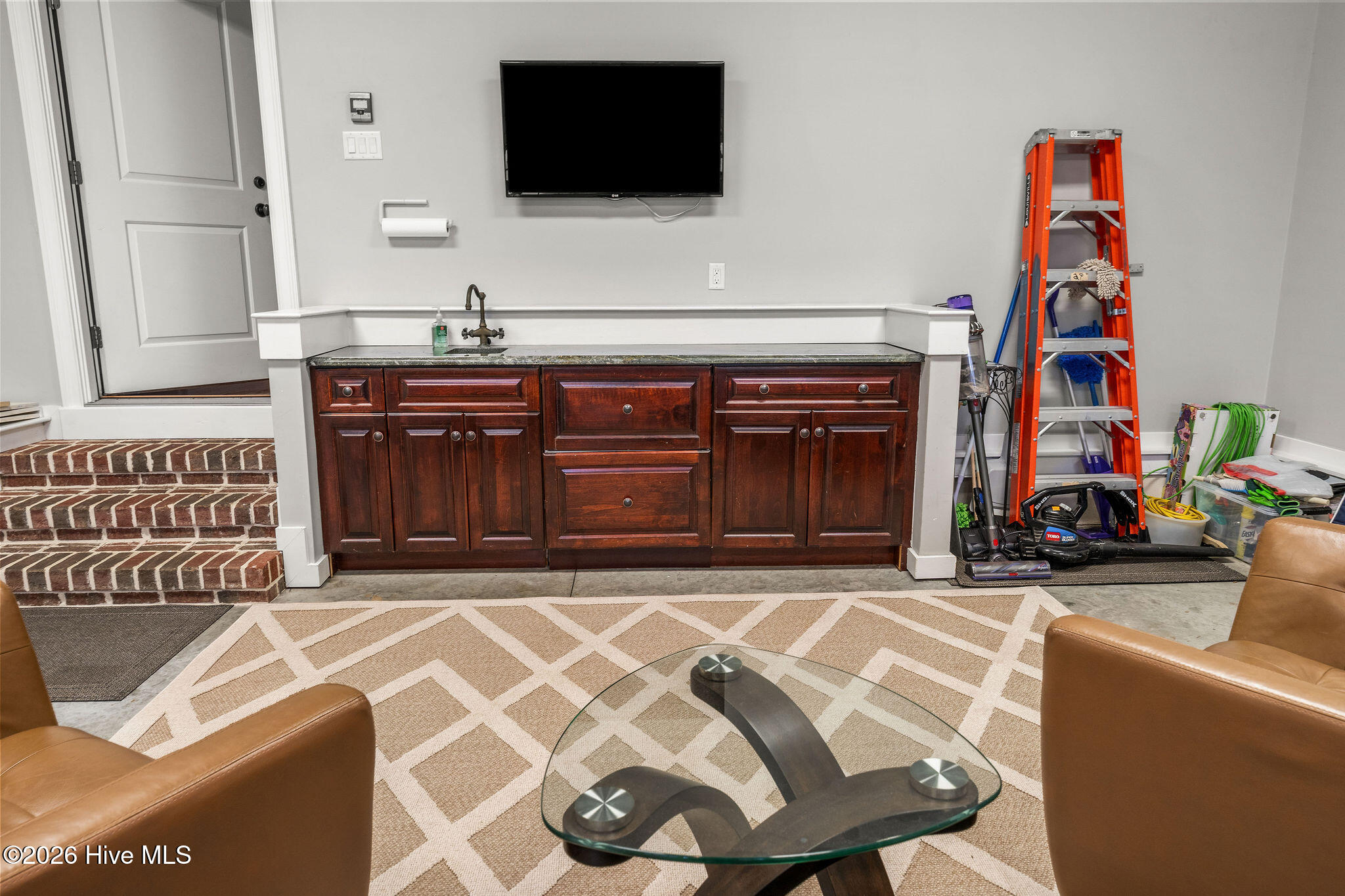 100553604 | Photo 75