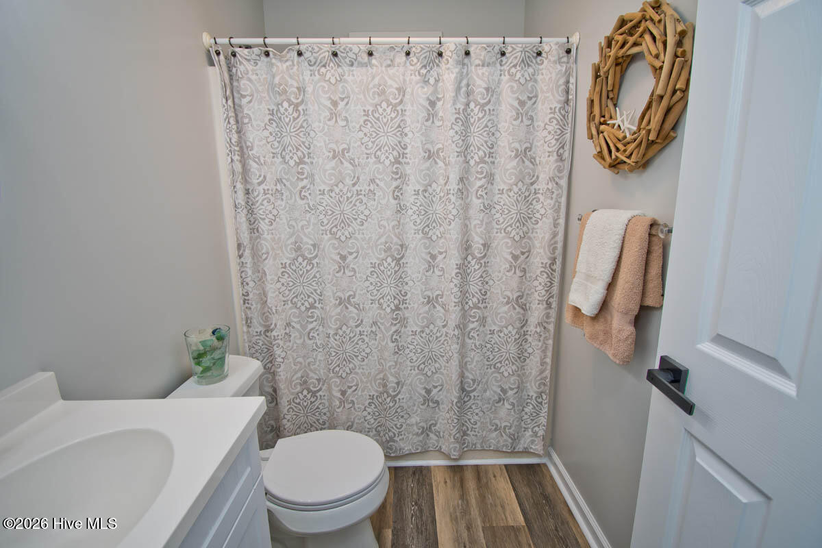 100569264 | Photo 61