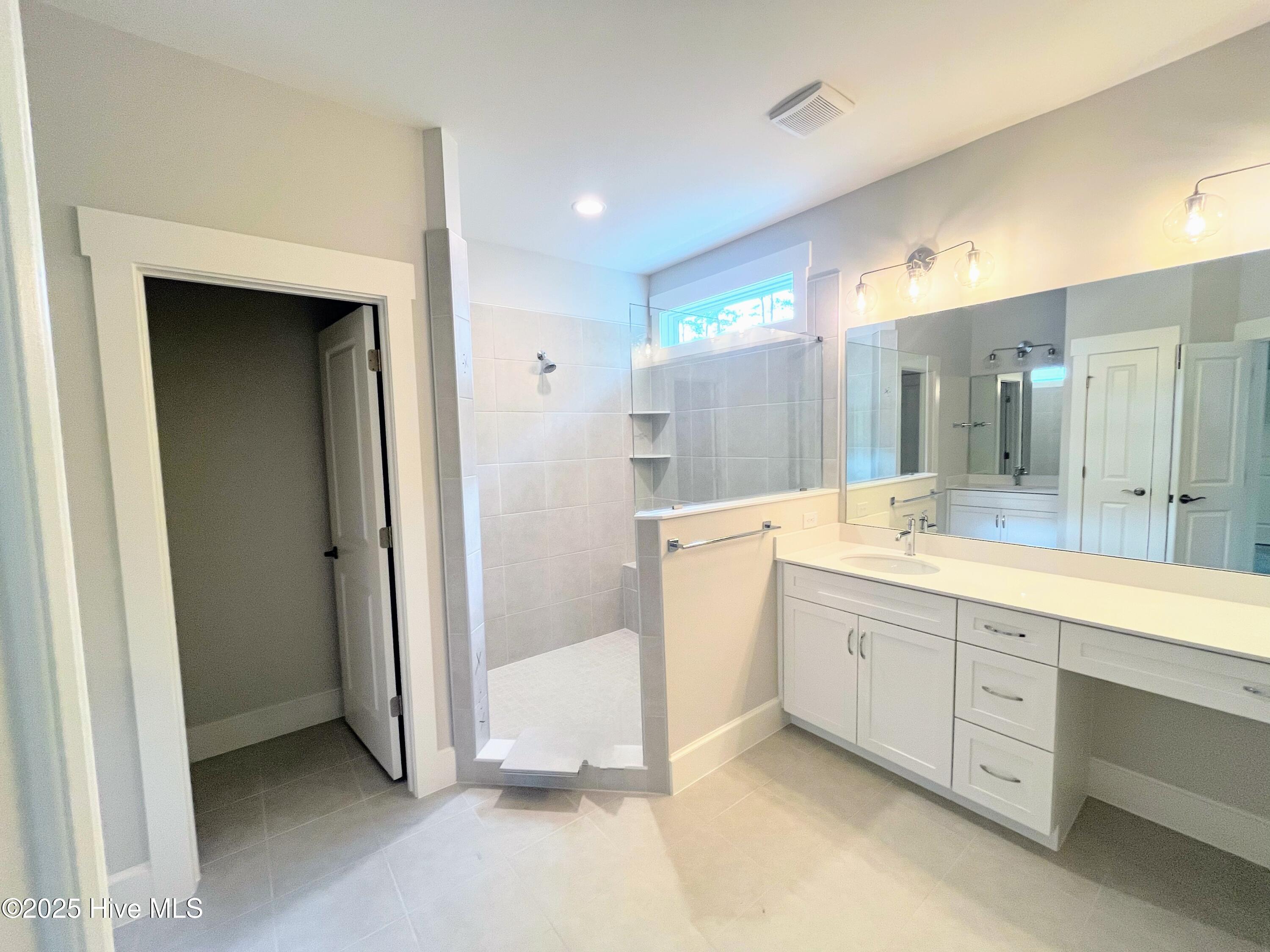 9002 Ocean Harbour Golf Club Road SW, Calabash, NC 28467 – photo 10: Primary bedroom bathroom