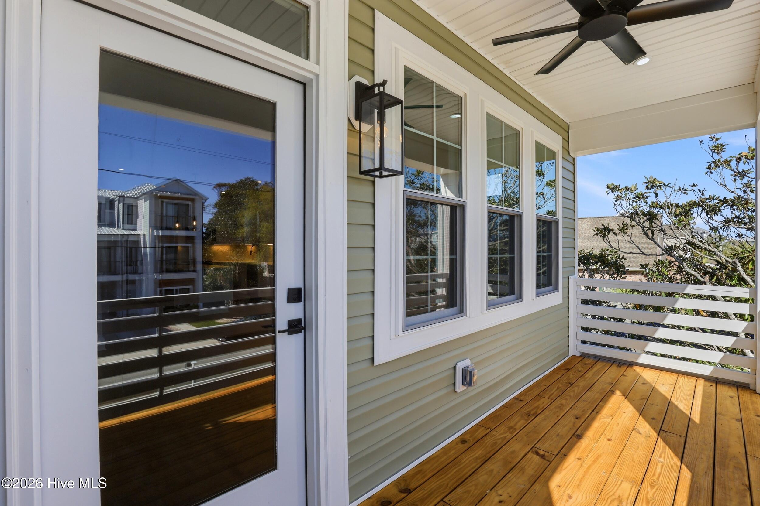 100562877 | Photo 32