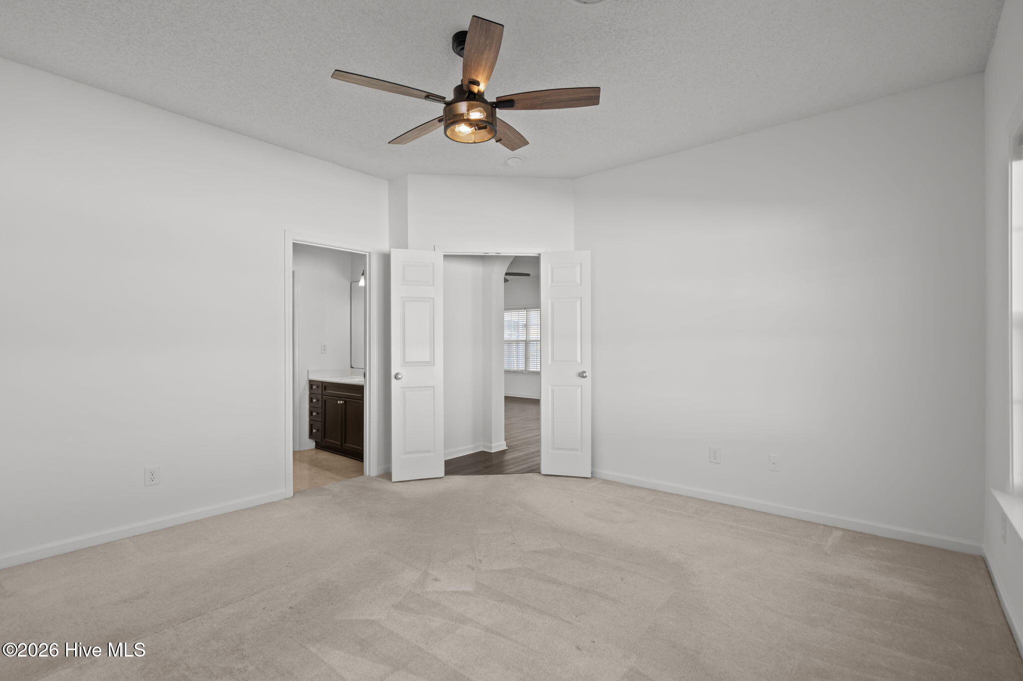 100549107 | Photo 25