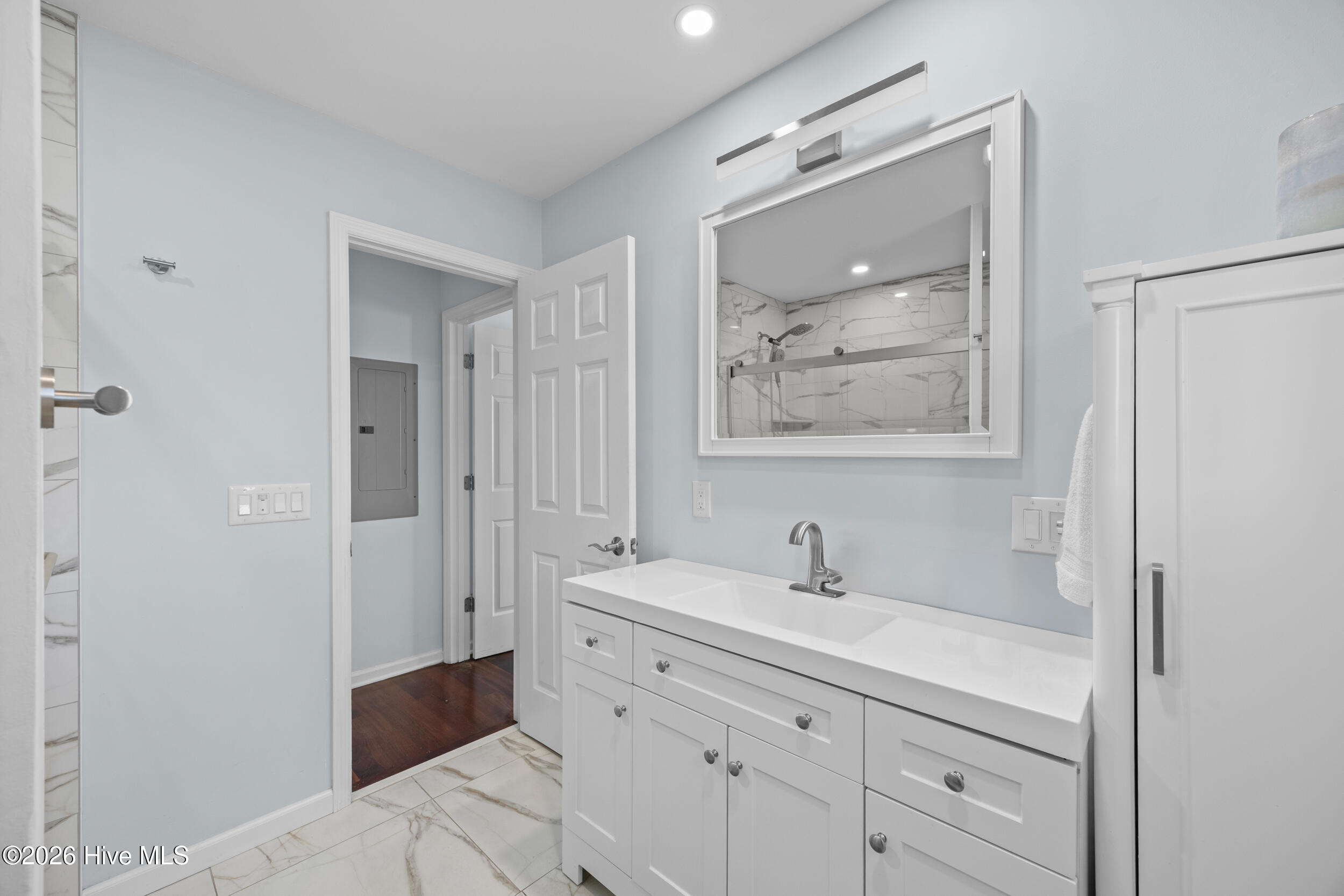 100564811 | Photo 48