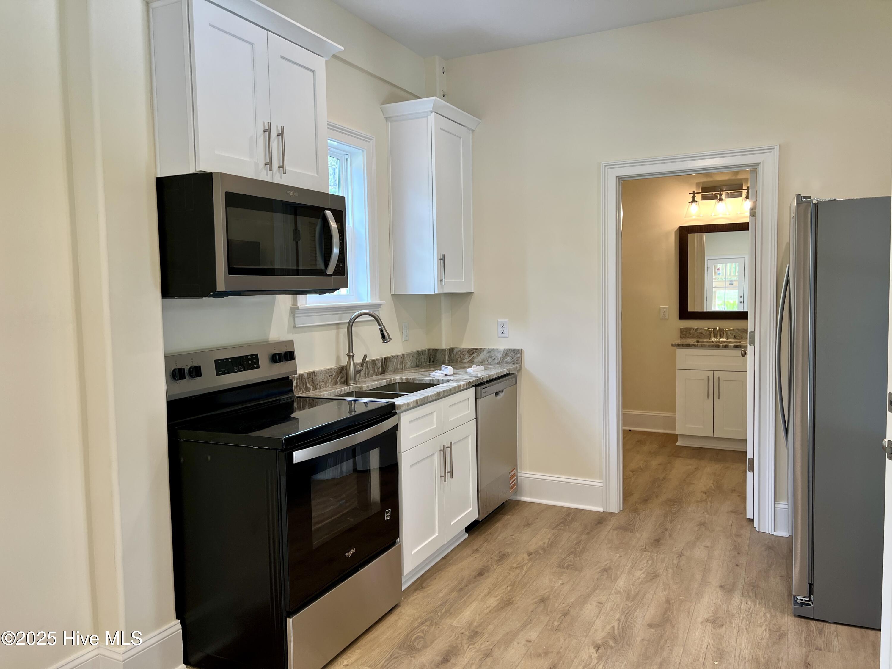 100517039 | Photo 24