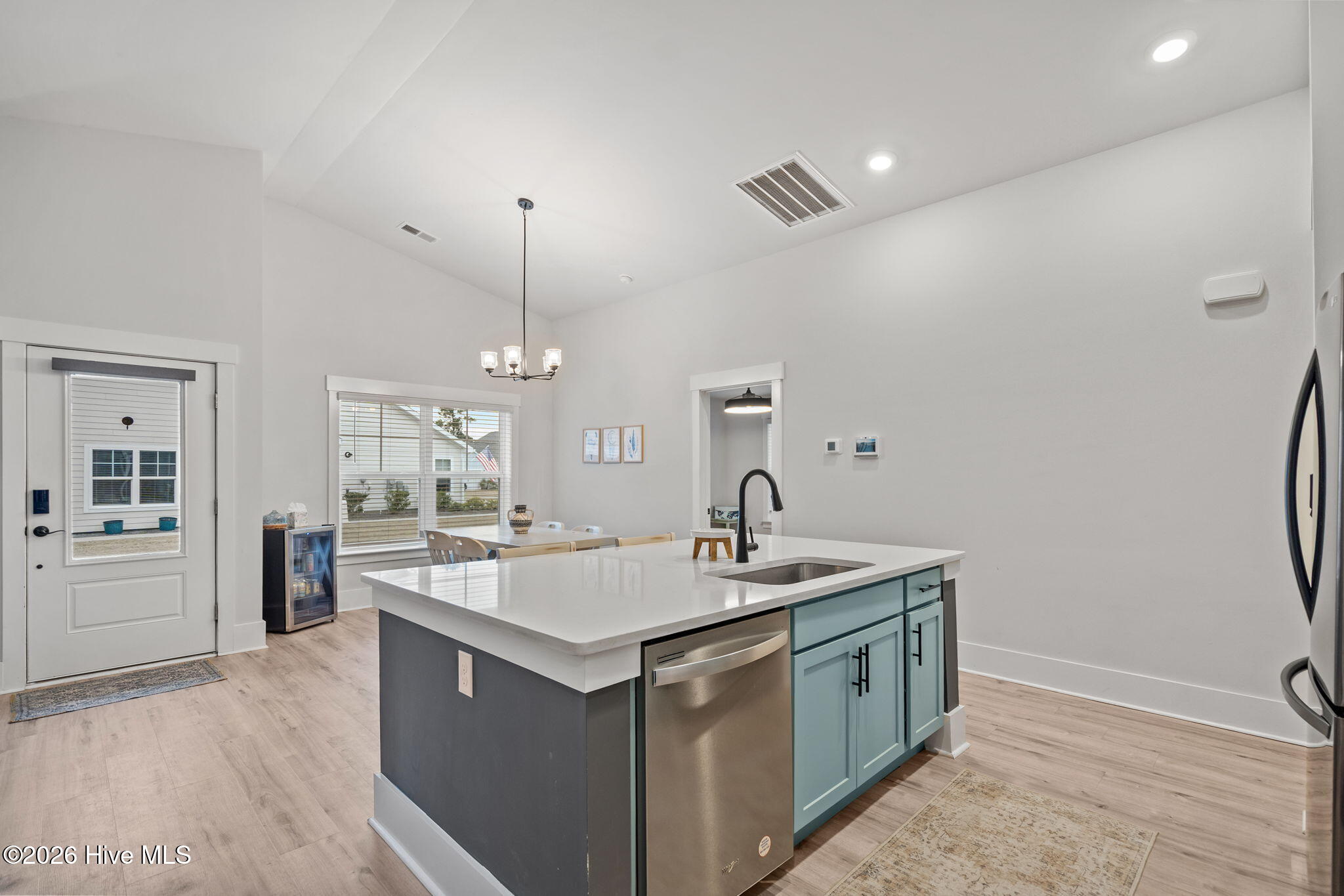 100558026 | Photo 34