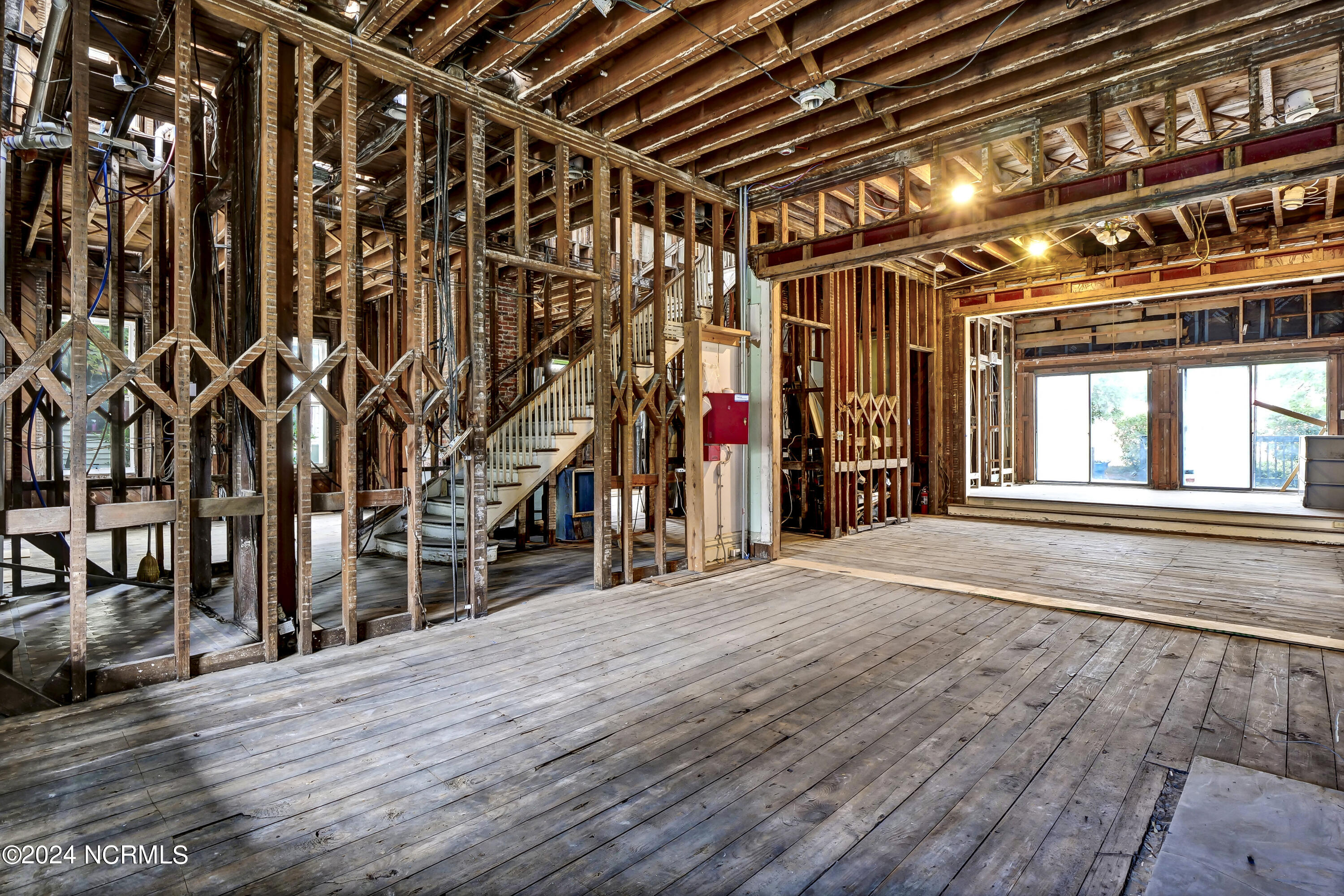 100472145 | Photo 18