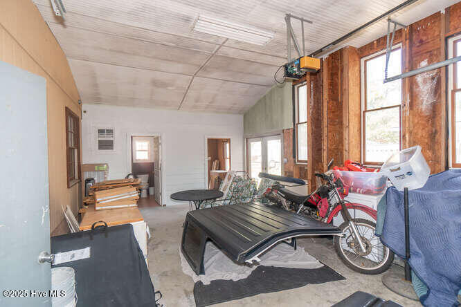 100528759 | Photo 51