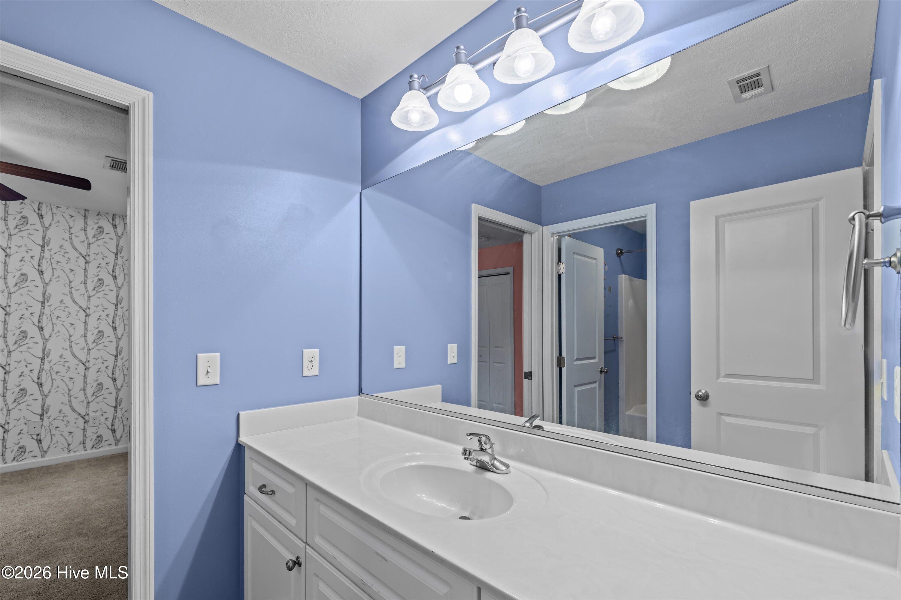 Jack and Jill bath between guest bedrooms 2 and 3