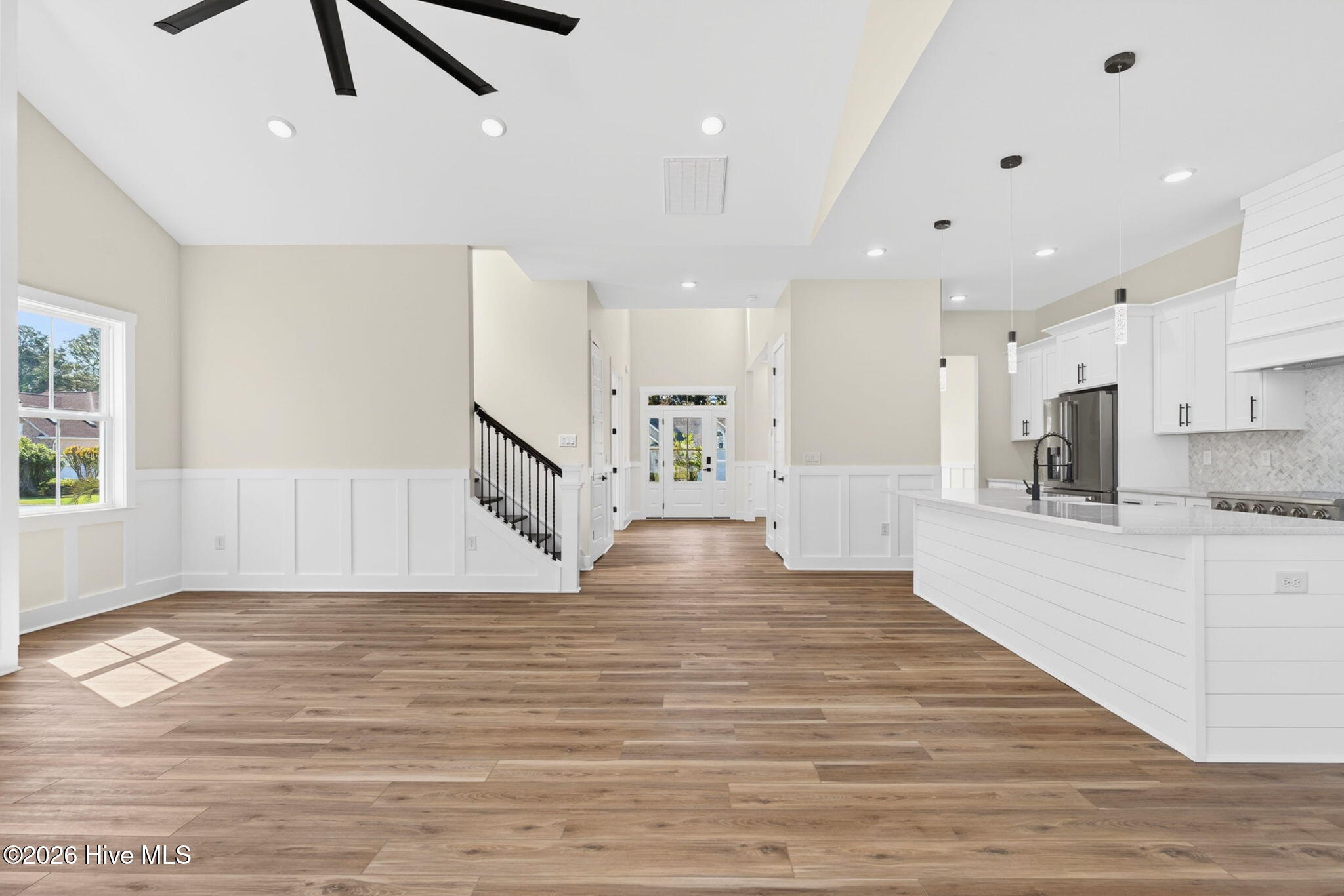 100568512 | Photo 18