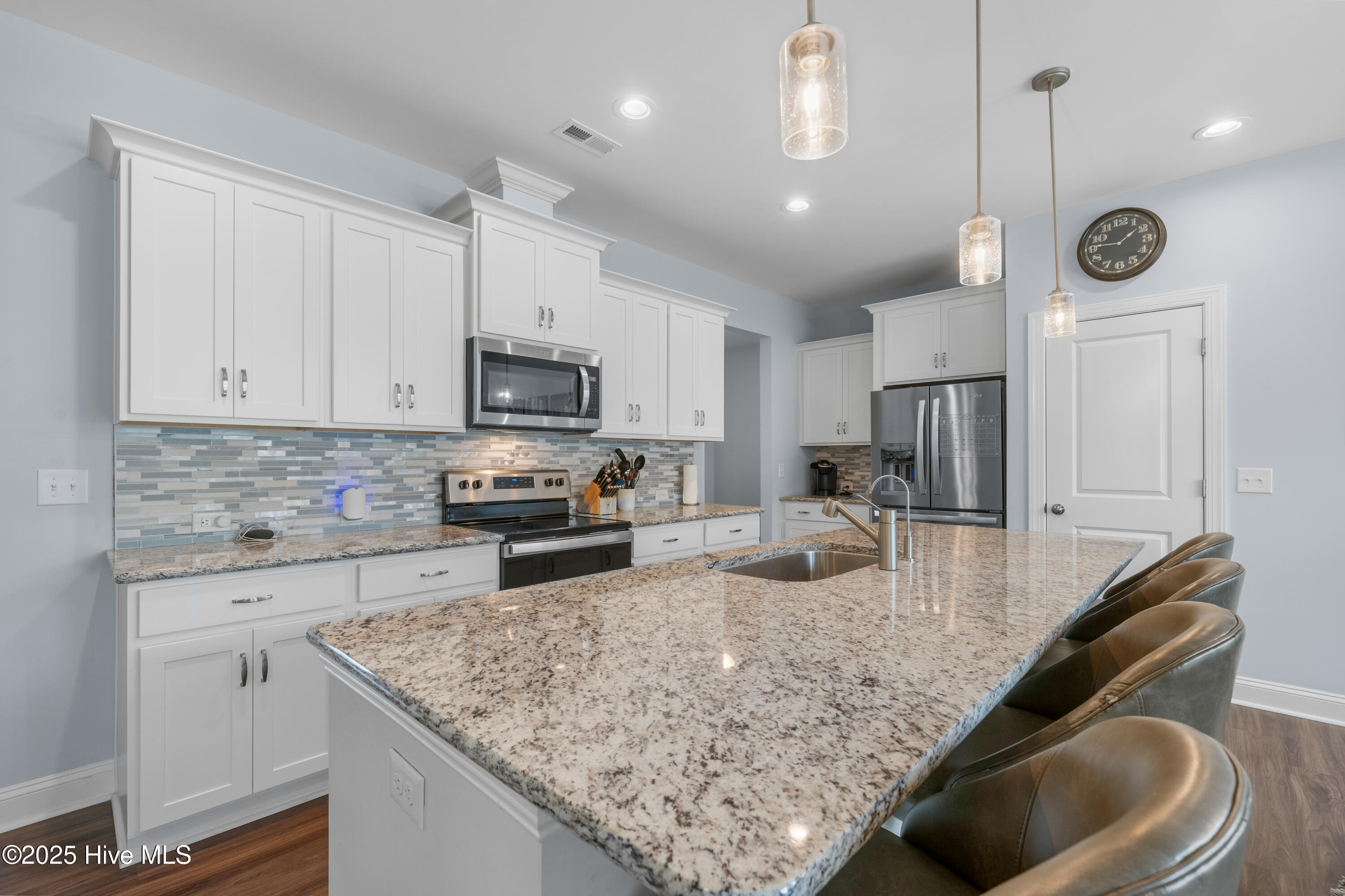 100512596 | Photo 18