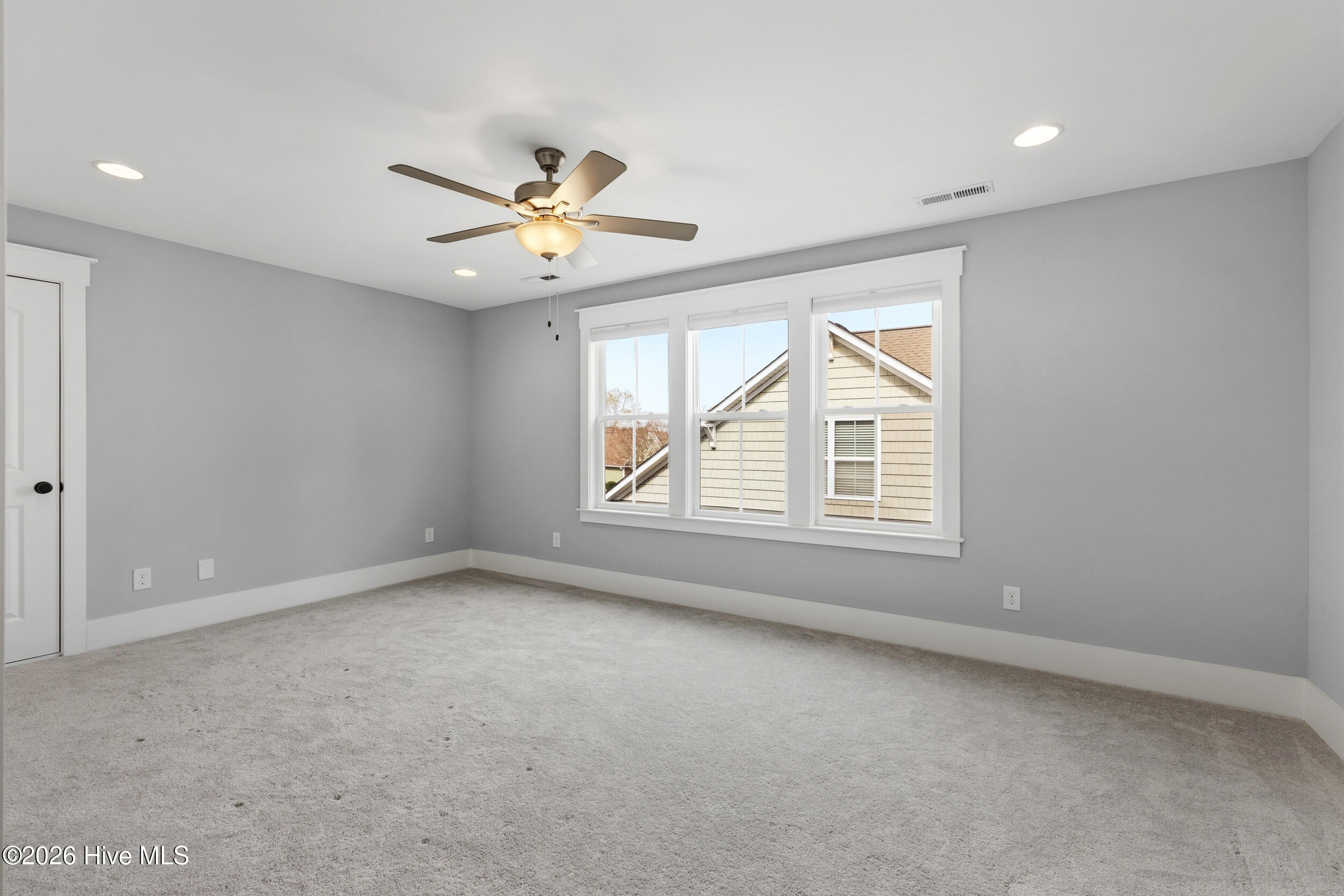 100560170 | Photo 37