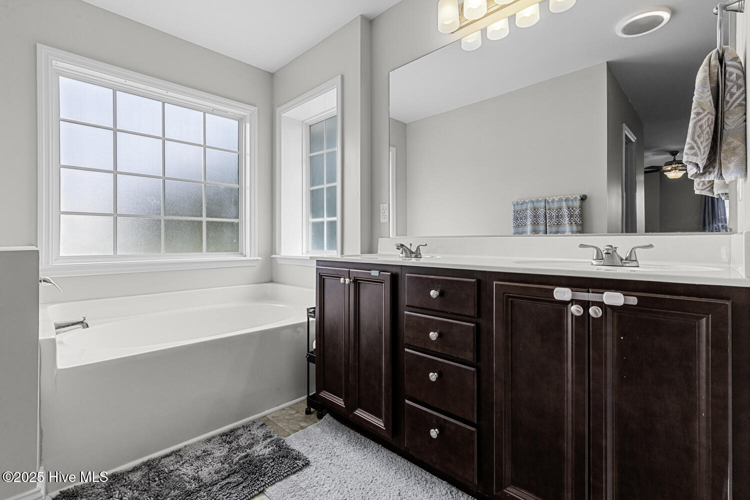 100533830 | Photo 29