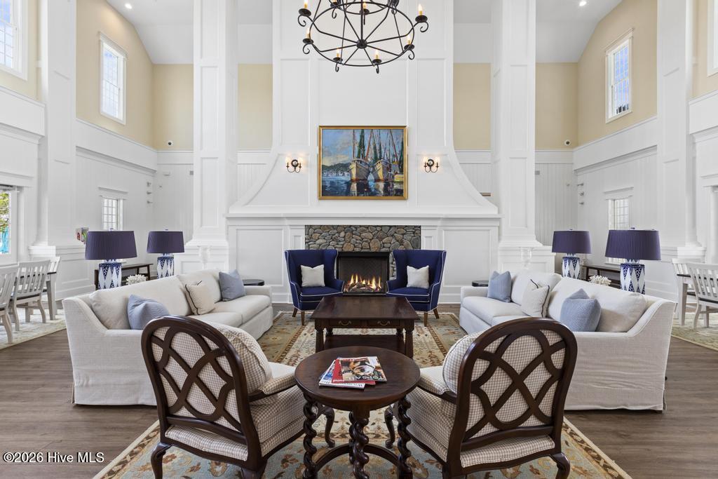 100569844 | Photo 72