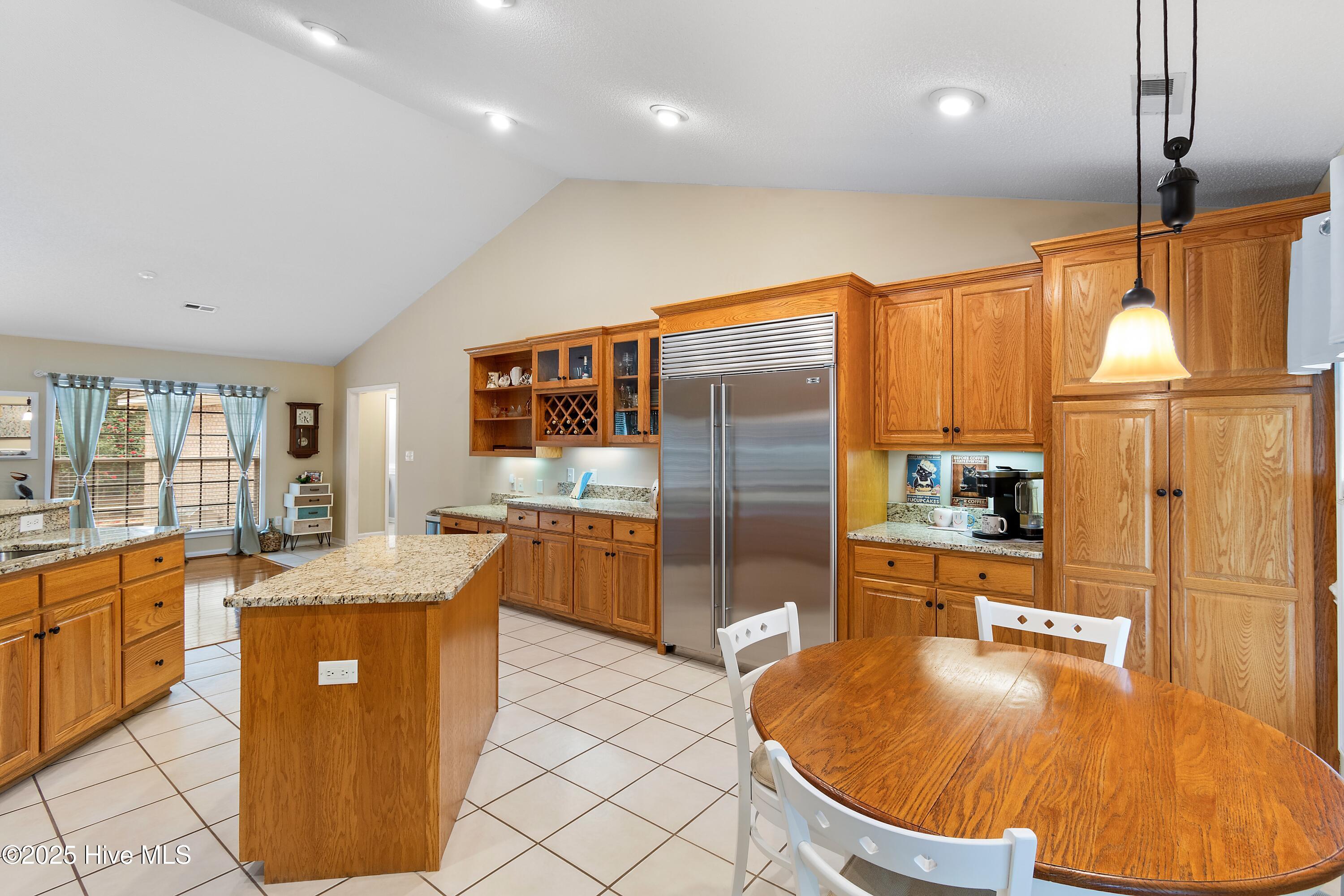 100556146 | Photo 11