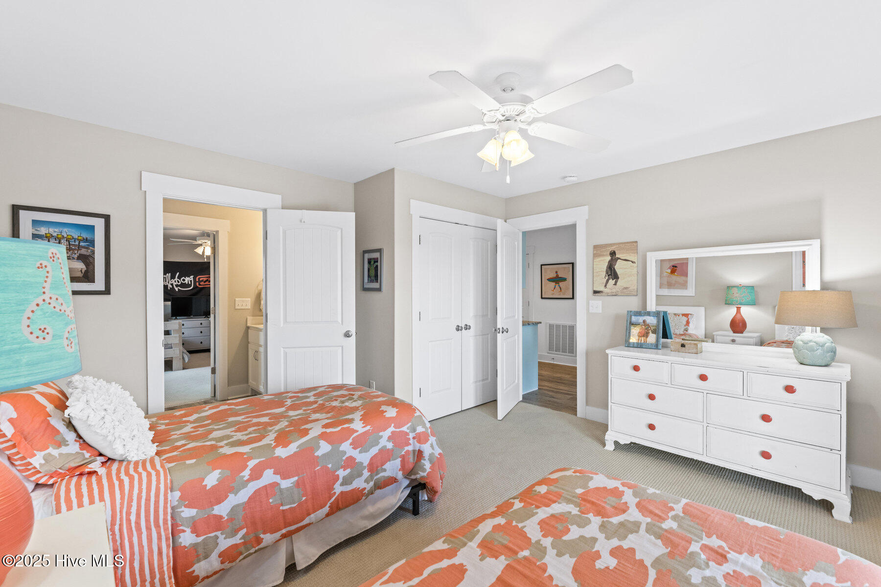 100523627 | Photo 27