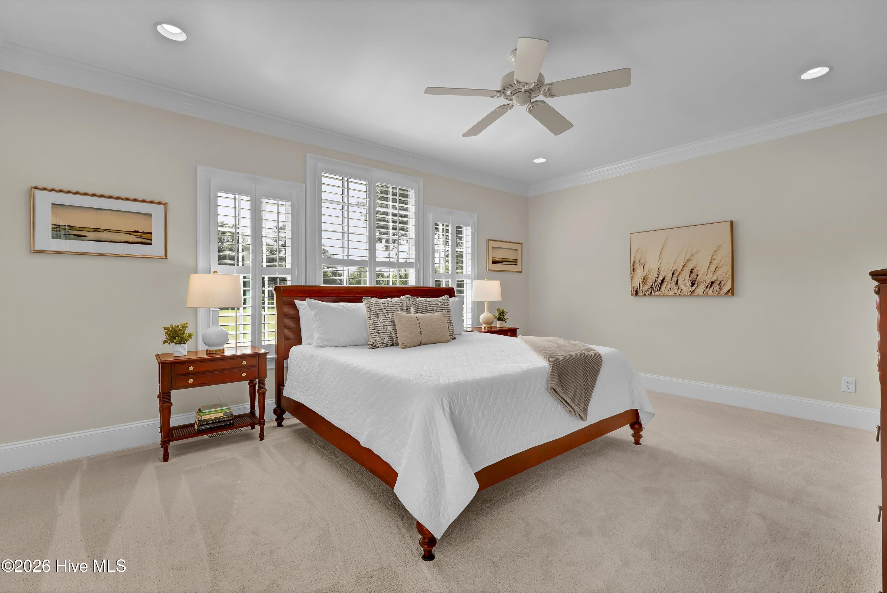 100569370 | Photo 26