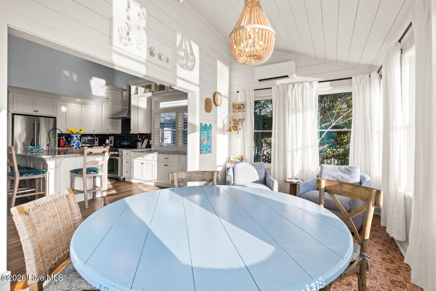 100569670 | Photo 14