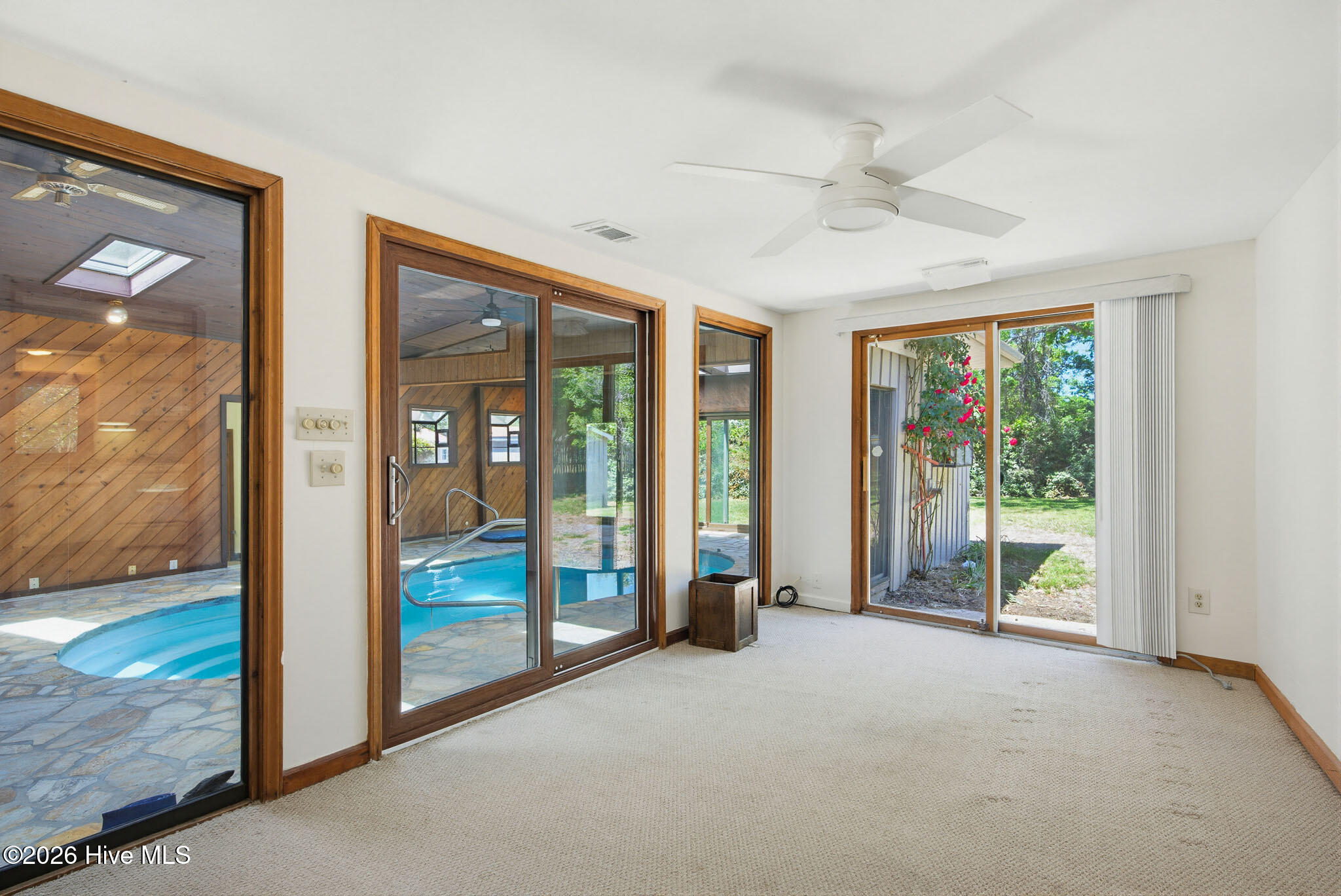 100568983 | Photo 24