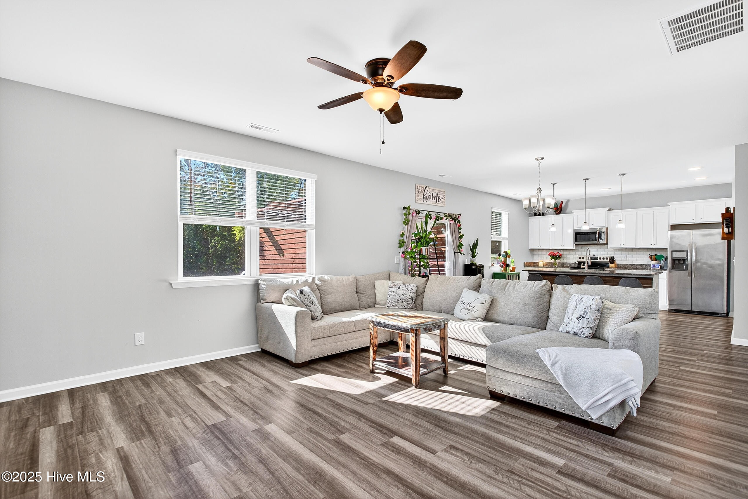 100539677 | Photo 12