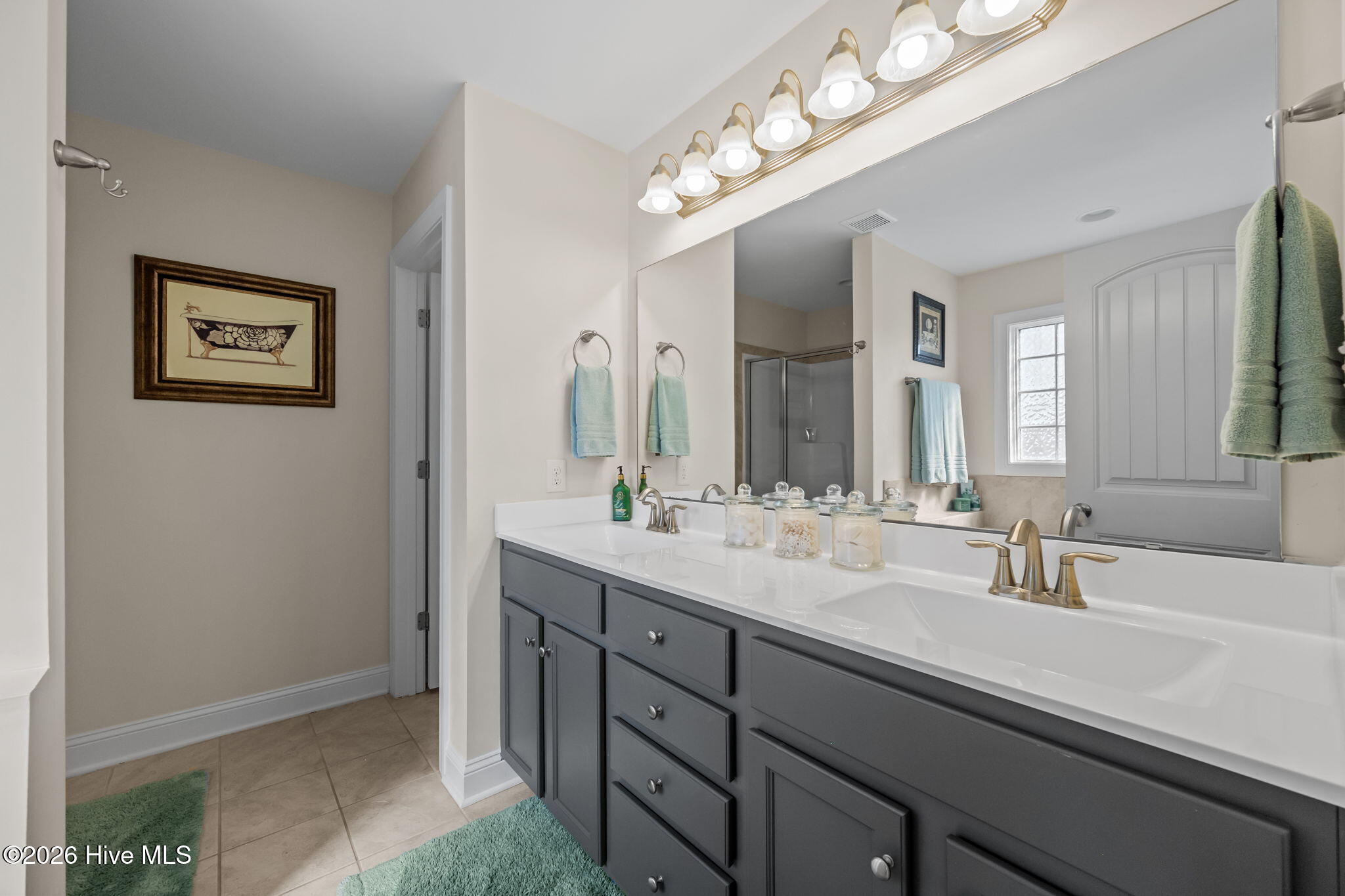 100554000 | Photo 32