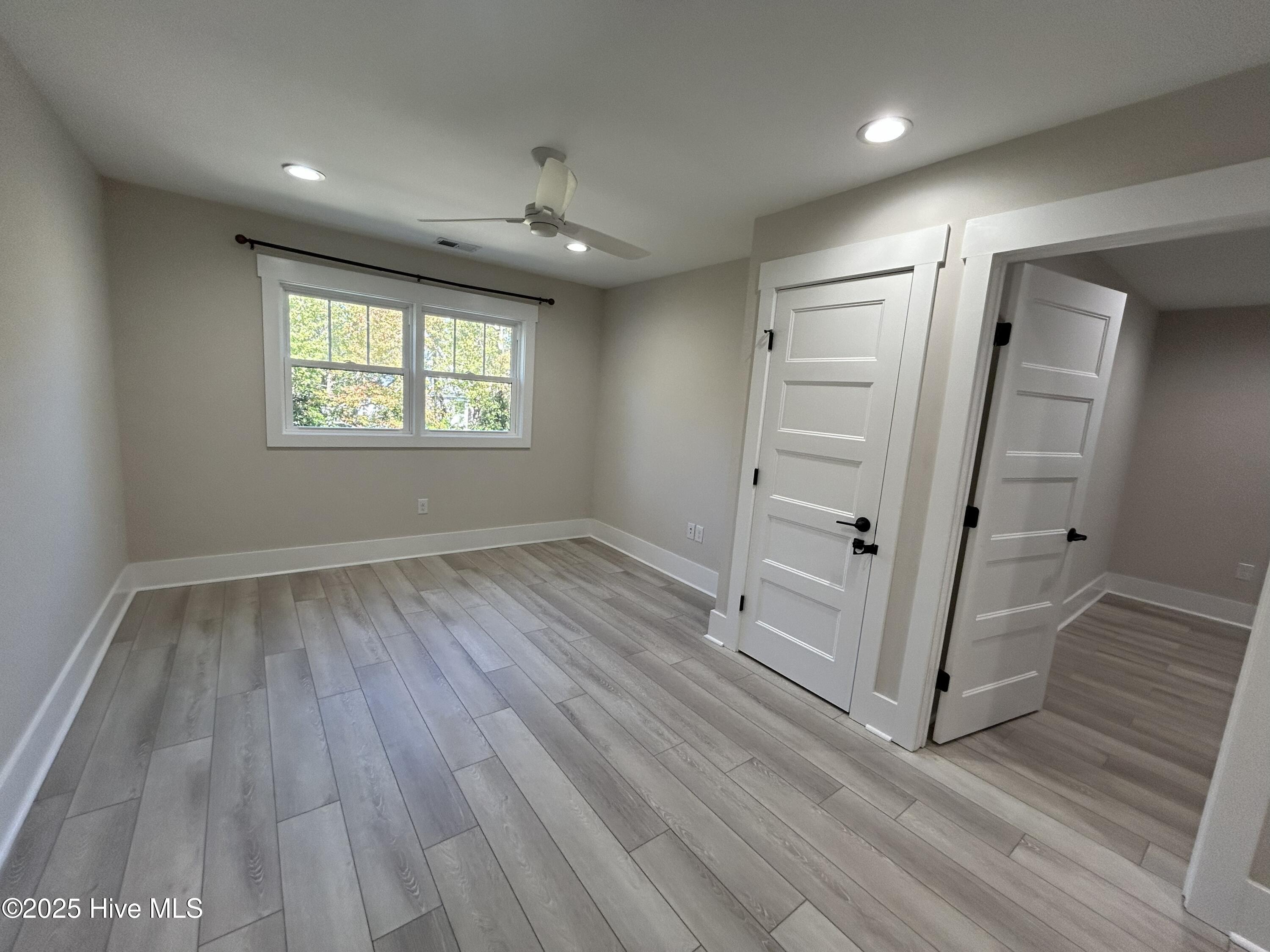 100541587 | Photo 27