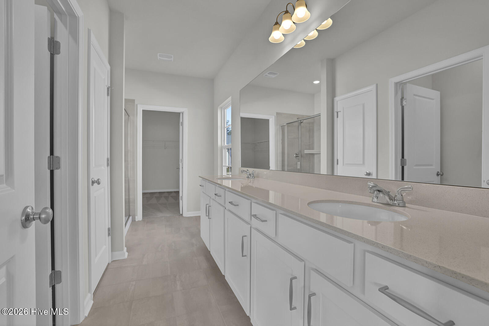 100550326 | Photo 14