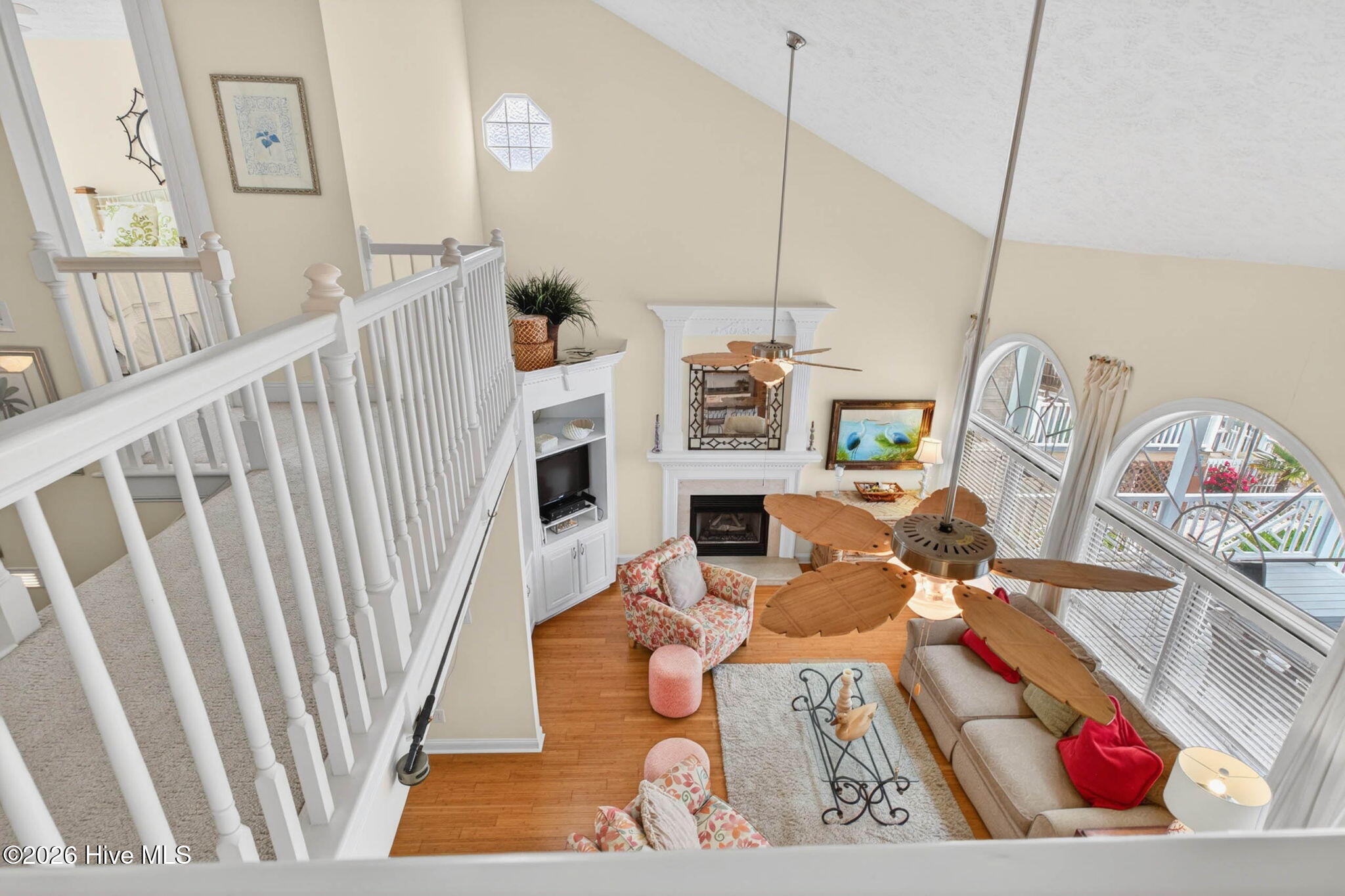 100570658 | Photo 40