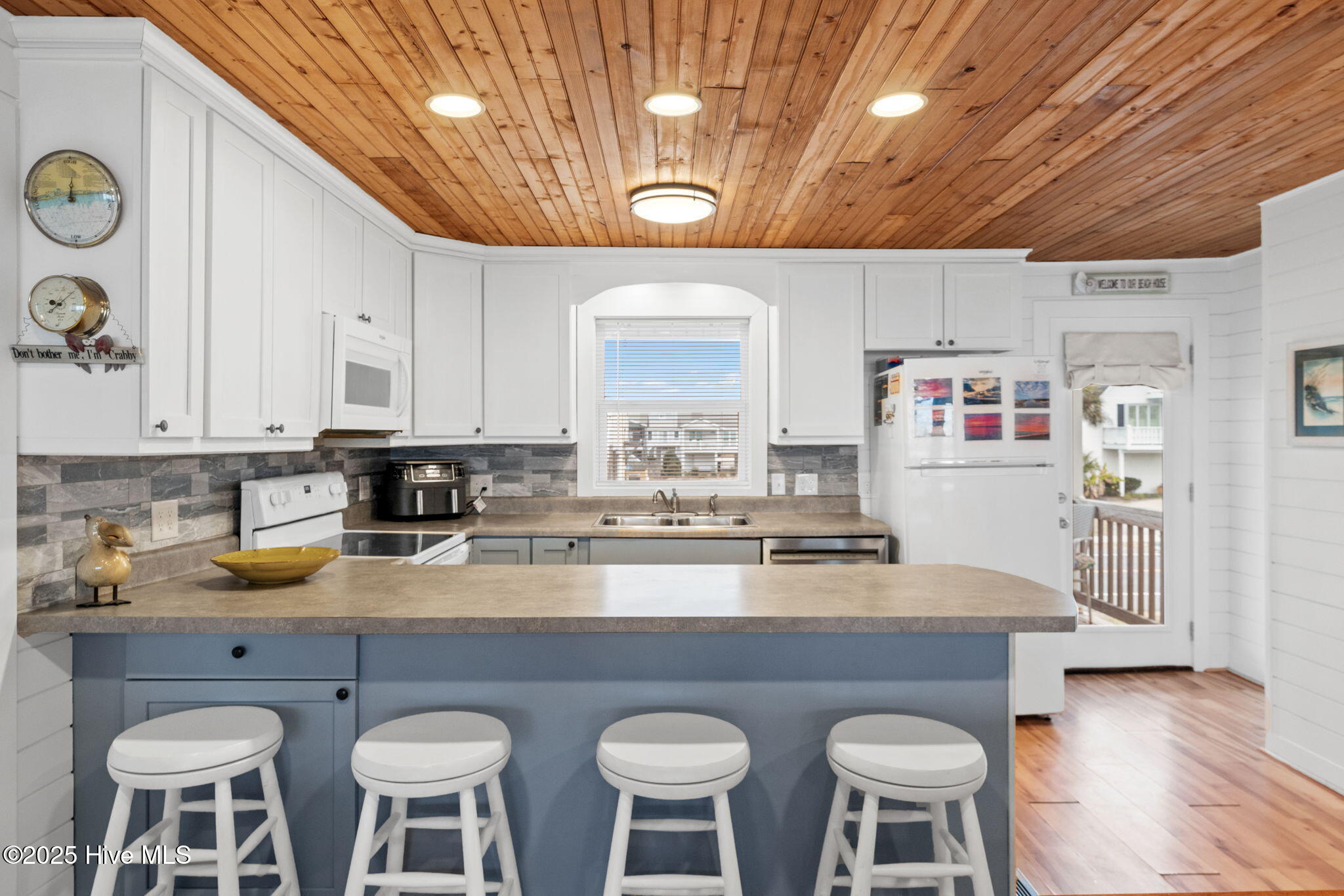 100544843 | Photo 16