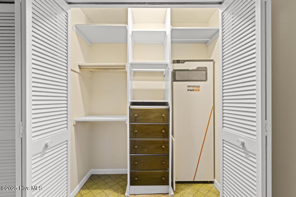 100526161 | Photo 37