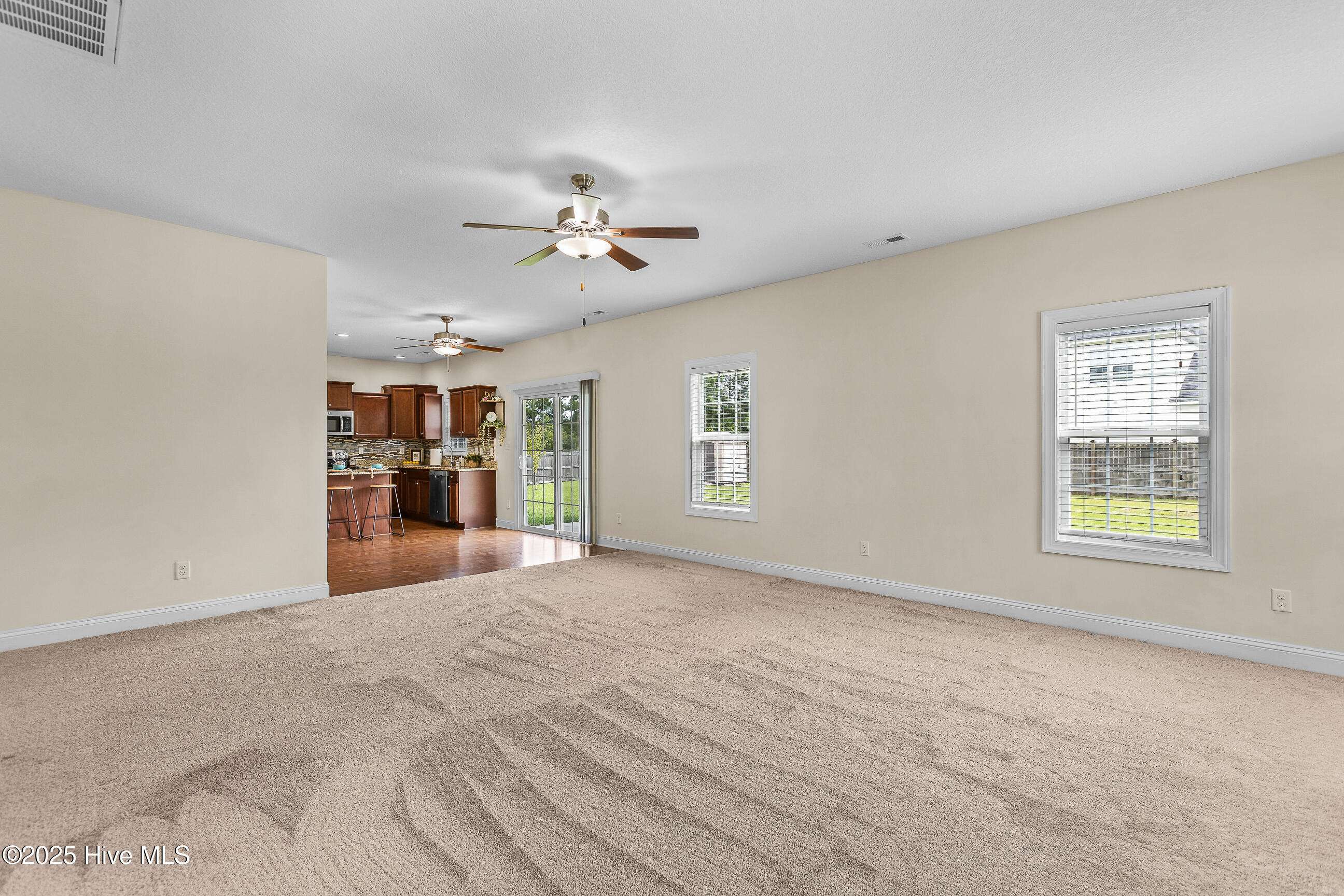 324 Catamaran Road, Swansboro, NC 28584 – photo 12: Living Room