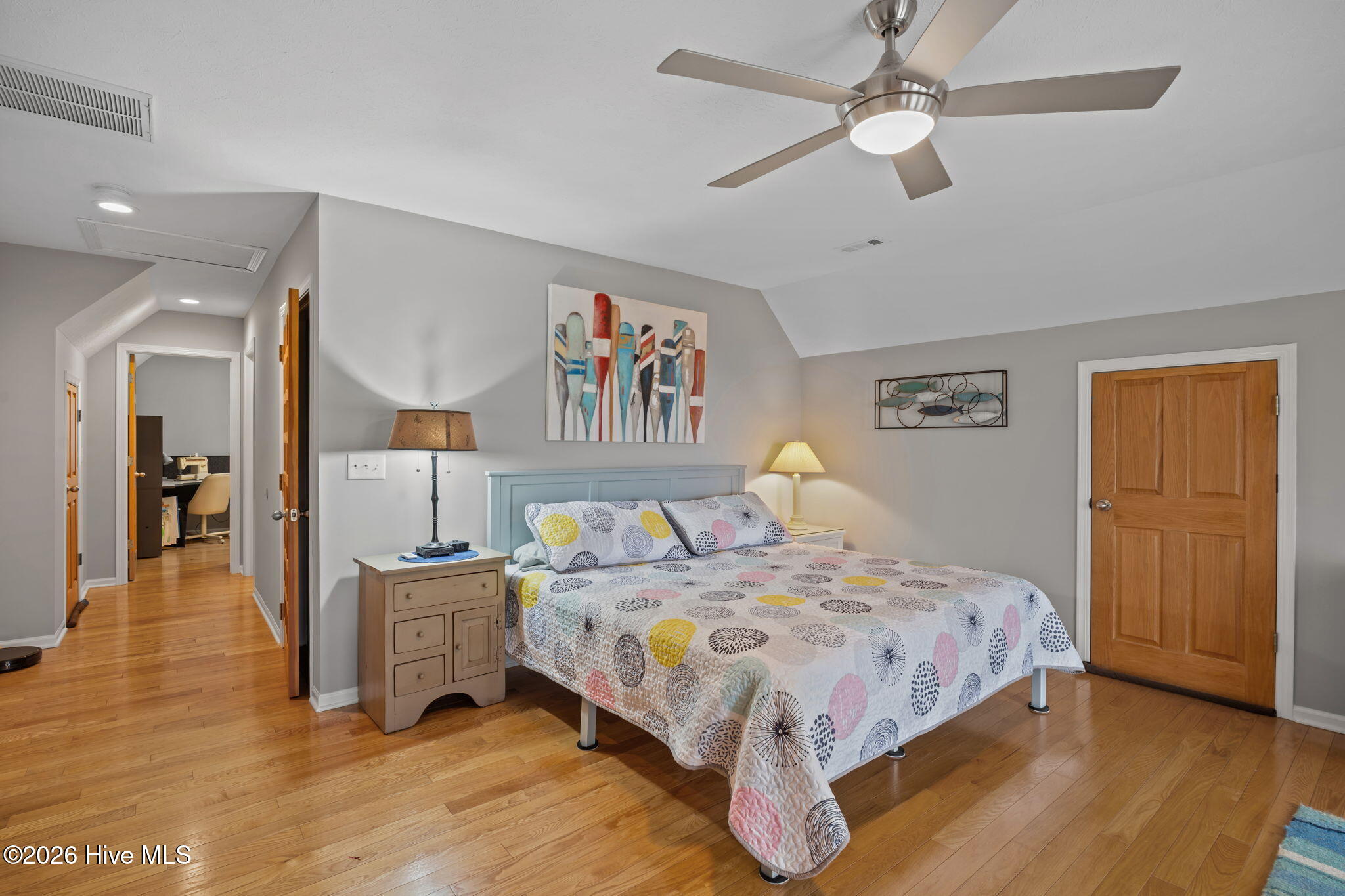 100558416 | Photo 28