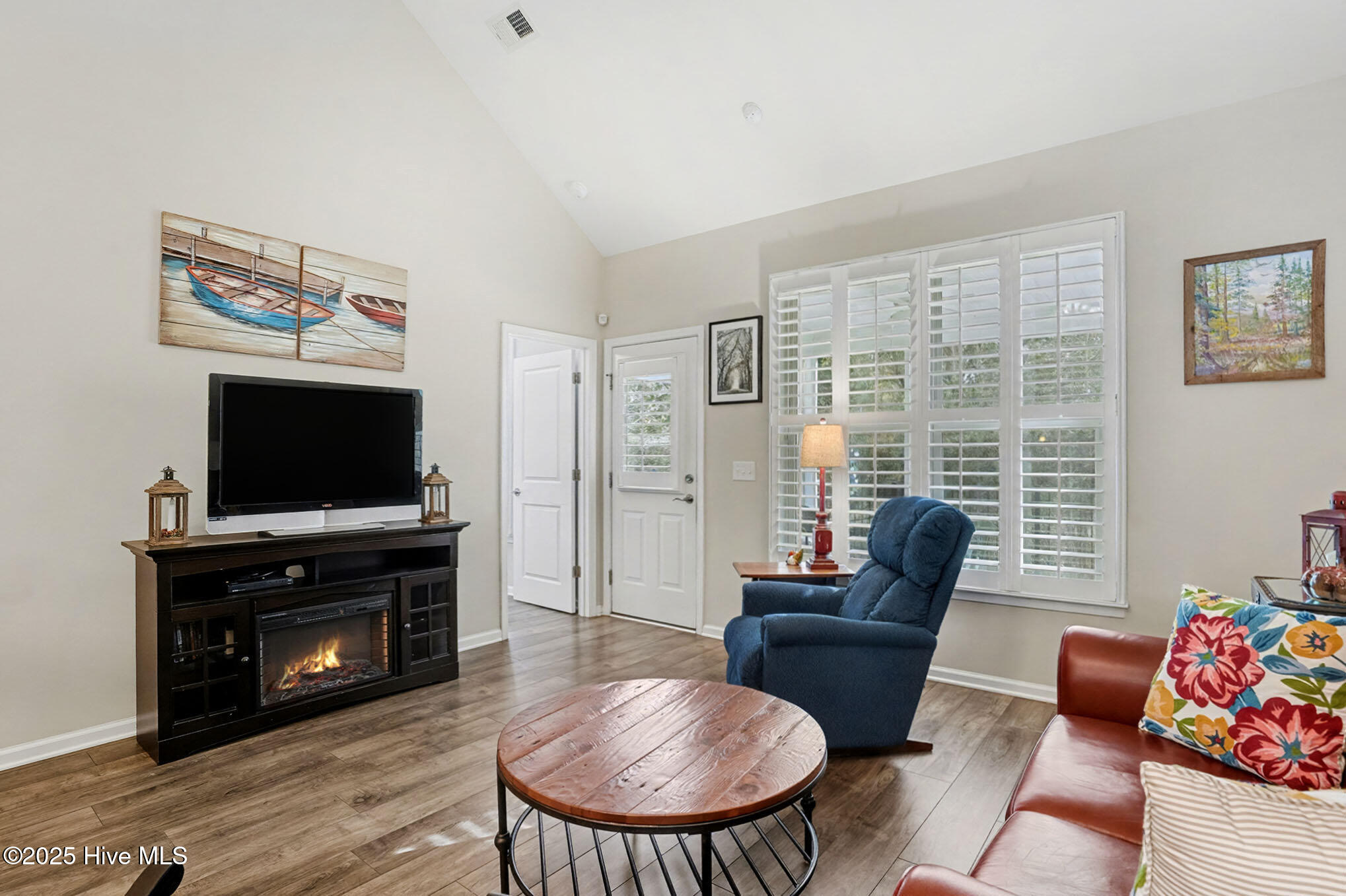 100545929 | Photo 18