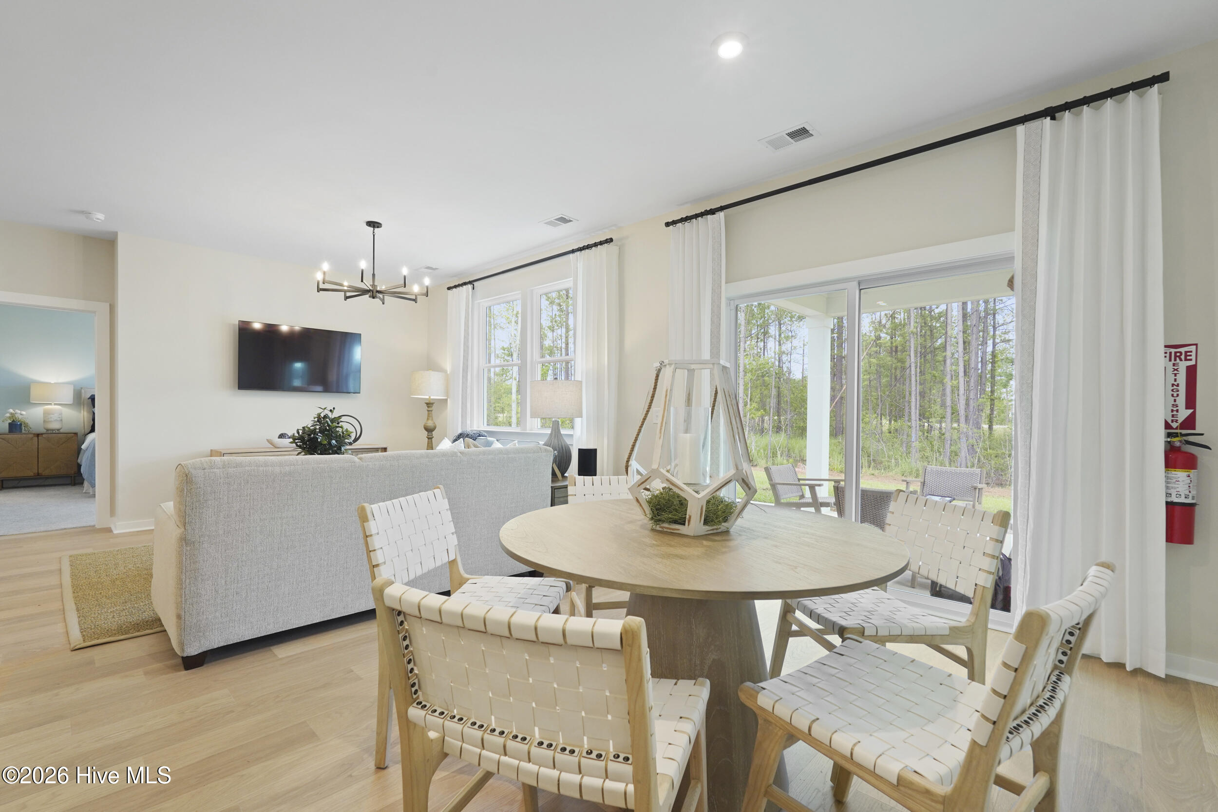 100549739 | Photo 15