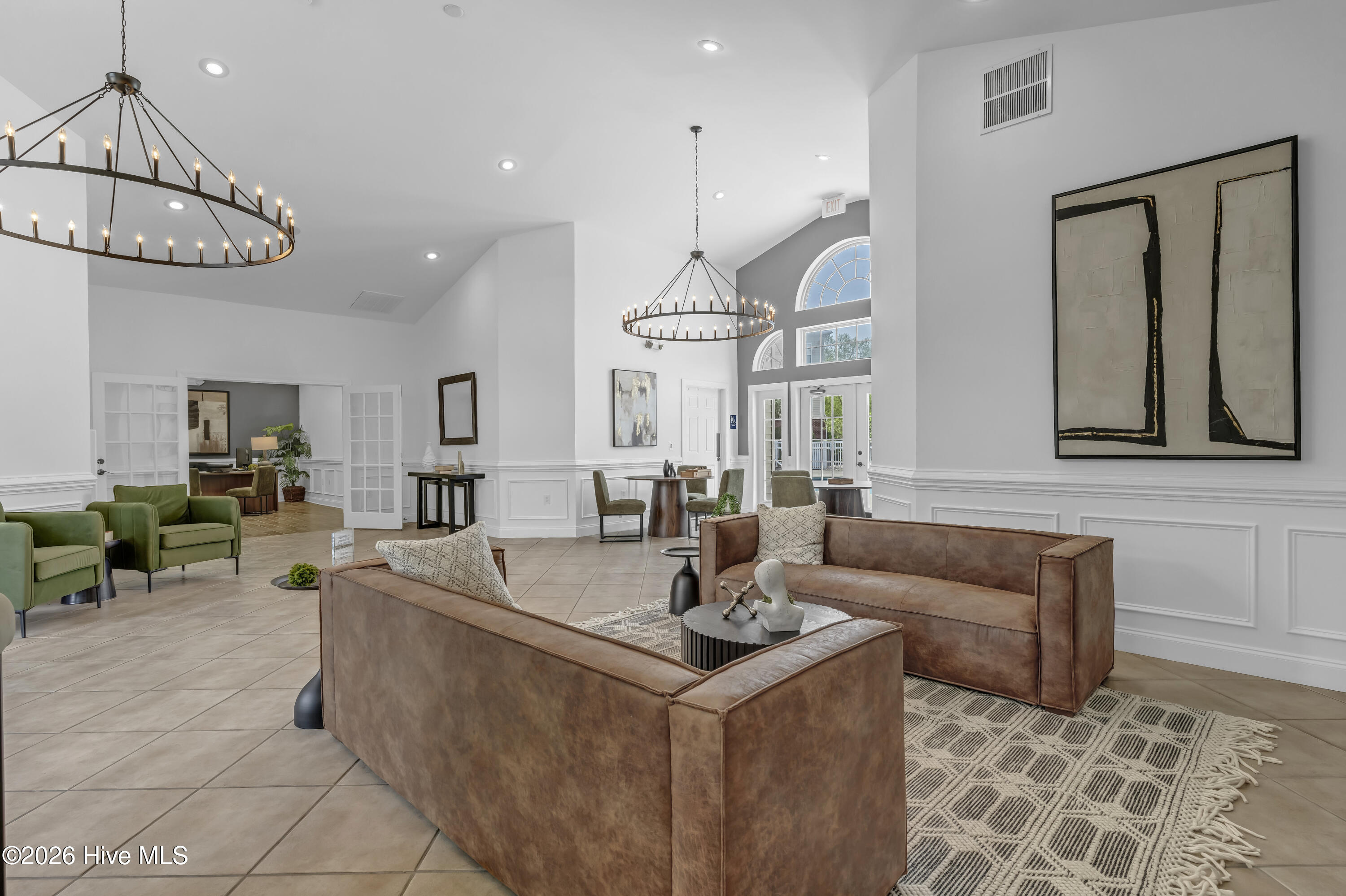 100549399 | Photo 26