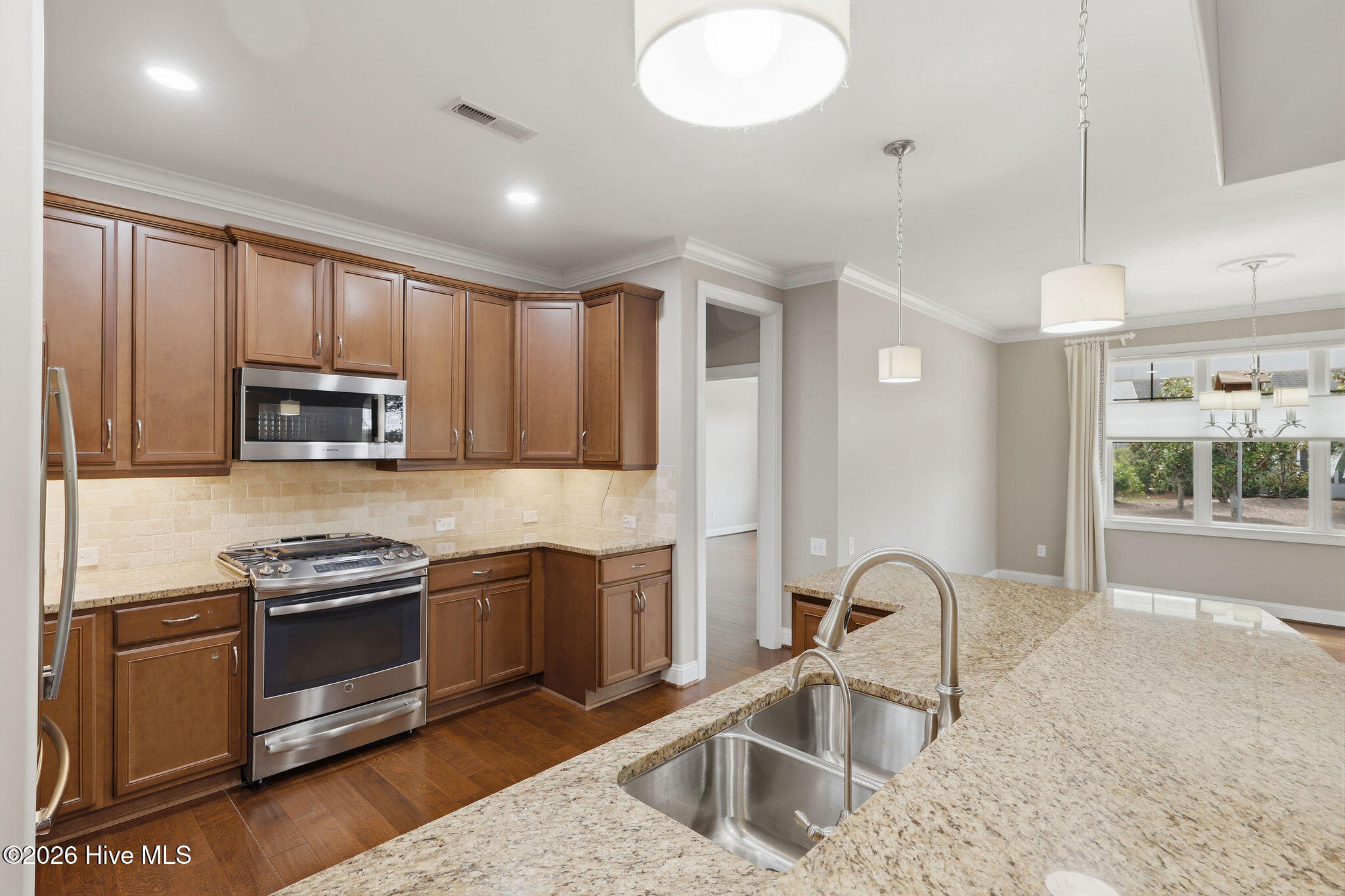 100518693 | Photo 28