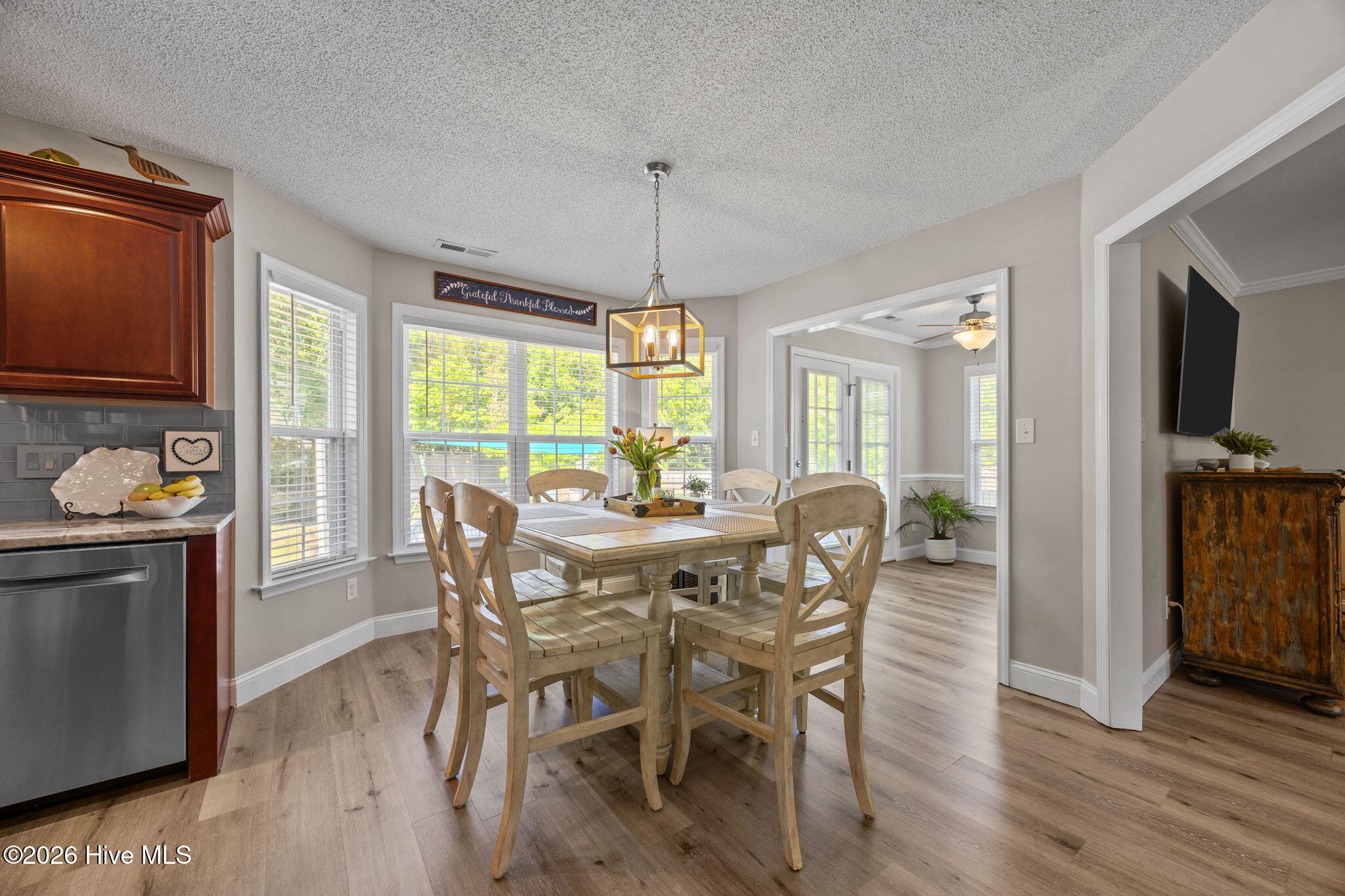 100568672 | Photo 22