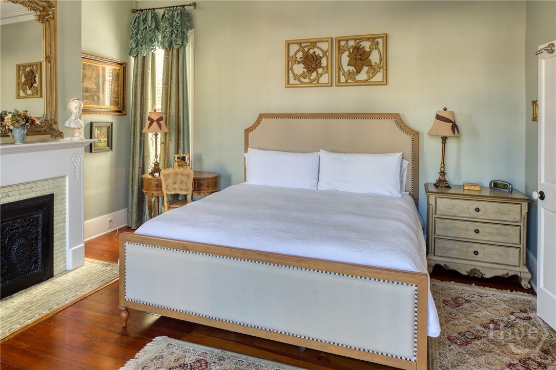 14 E Taylor Street, Savannah, GA, 31401