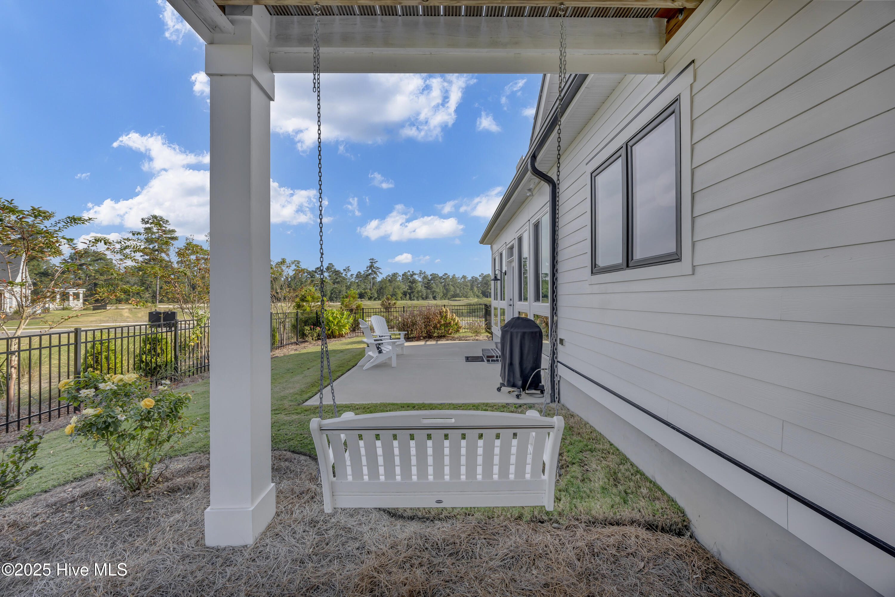 100557399 | Photo 62