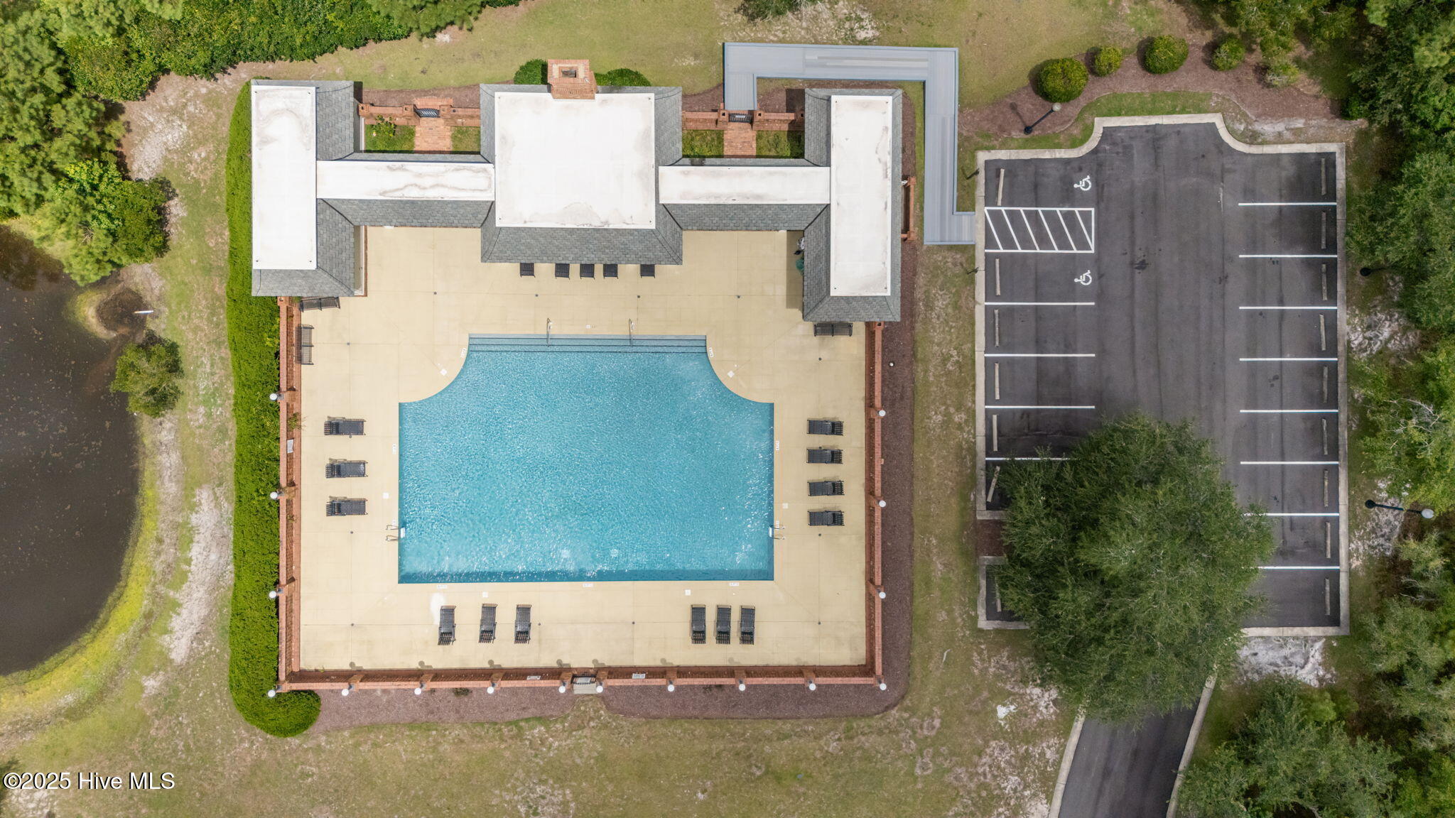 100523813 | Photo 33