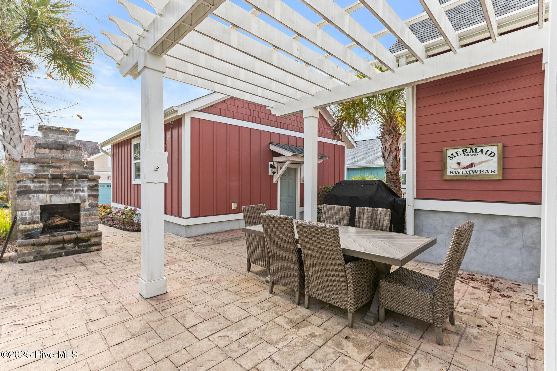 100544717 | Photo 43