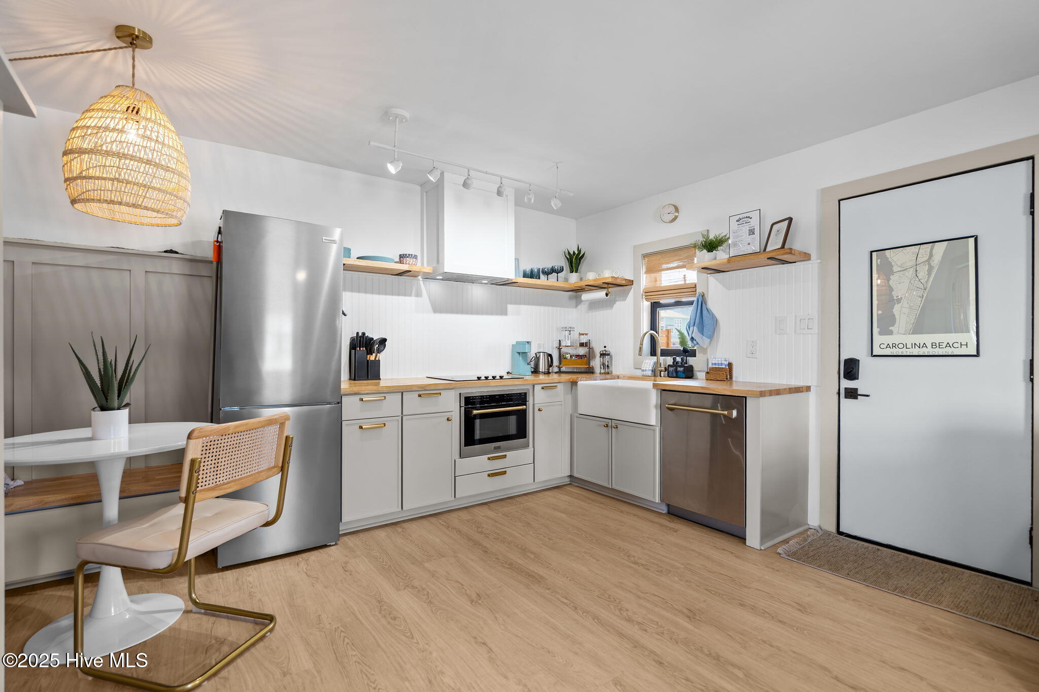 100534749 | Photo 11