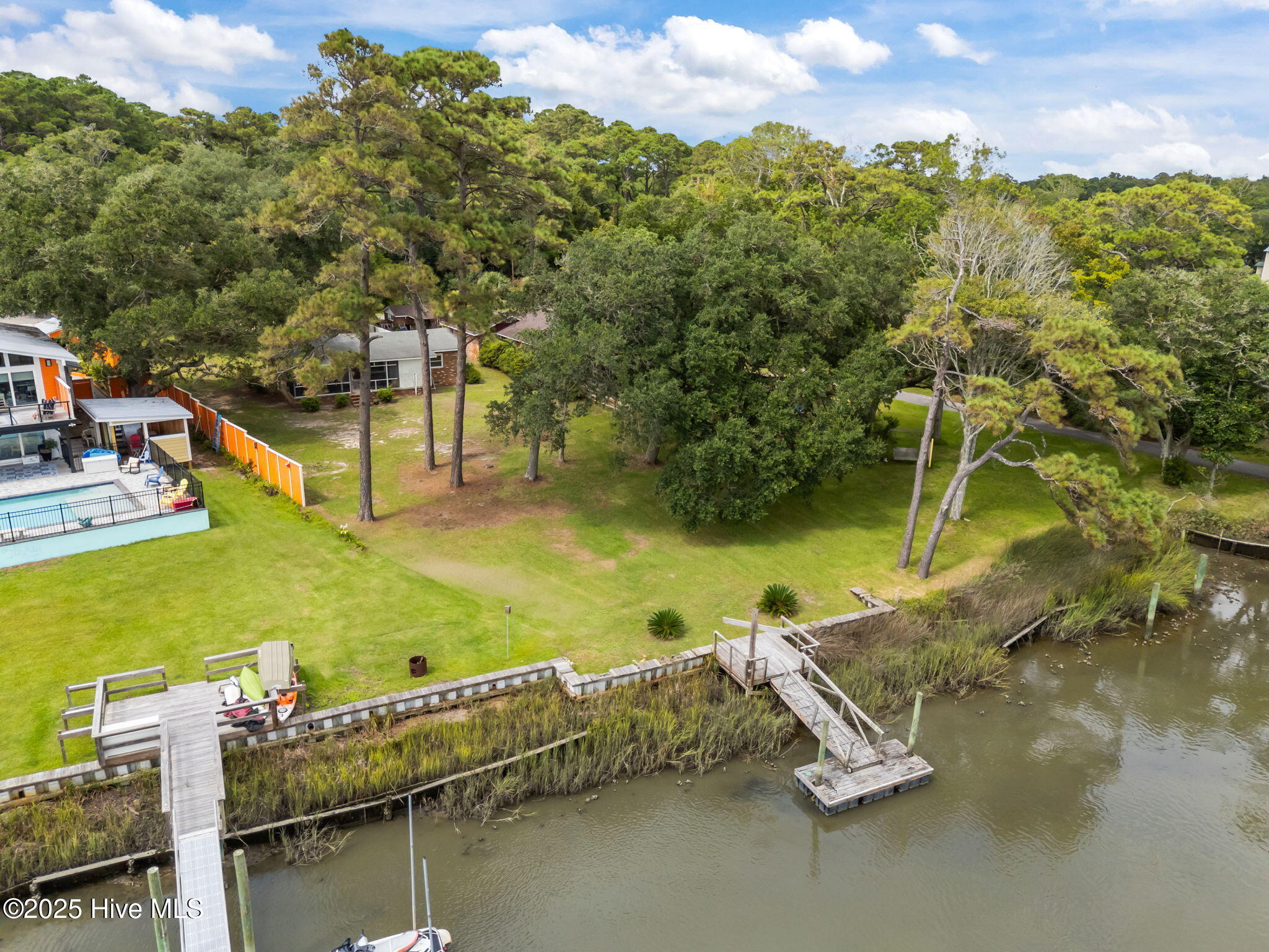 100527099 | Photo 13