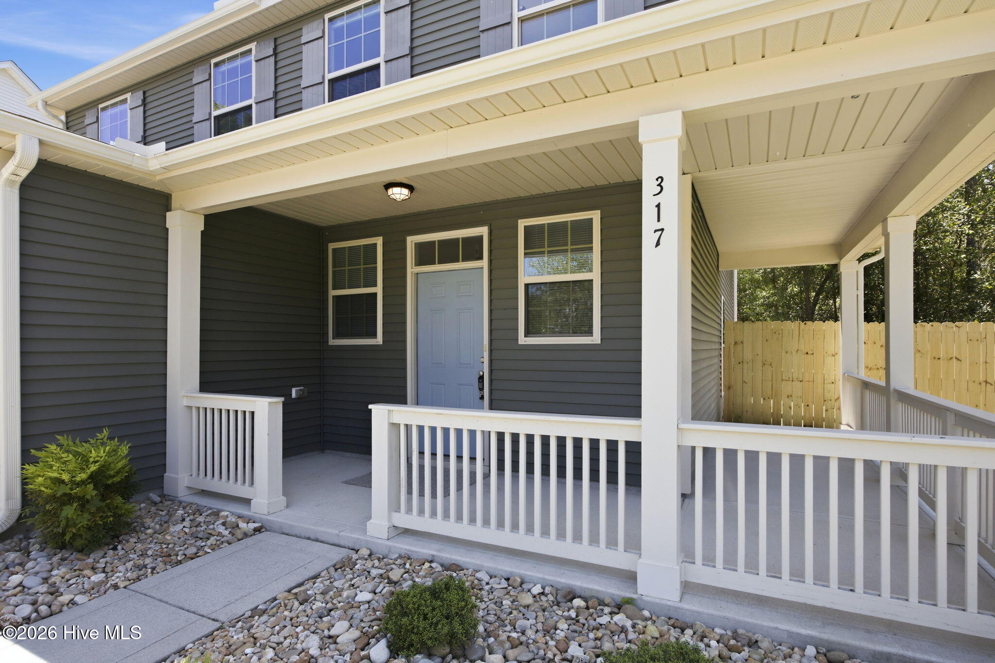 100569504 | Photo 33